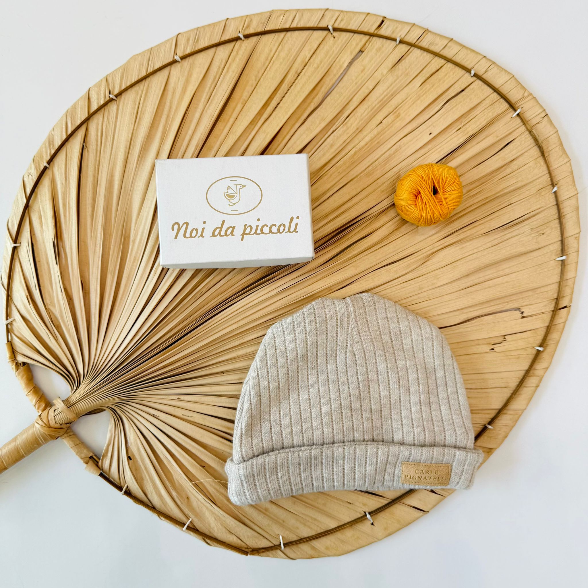 CAPPELLO IN MAGLINA CALDA A COSTE BEIGE