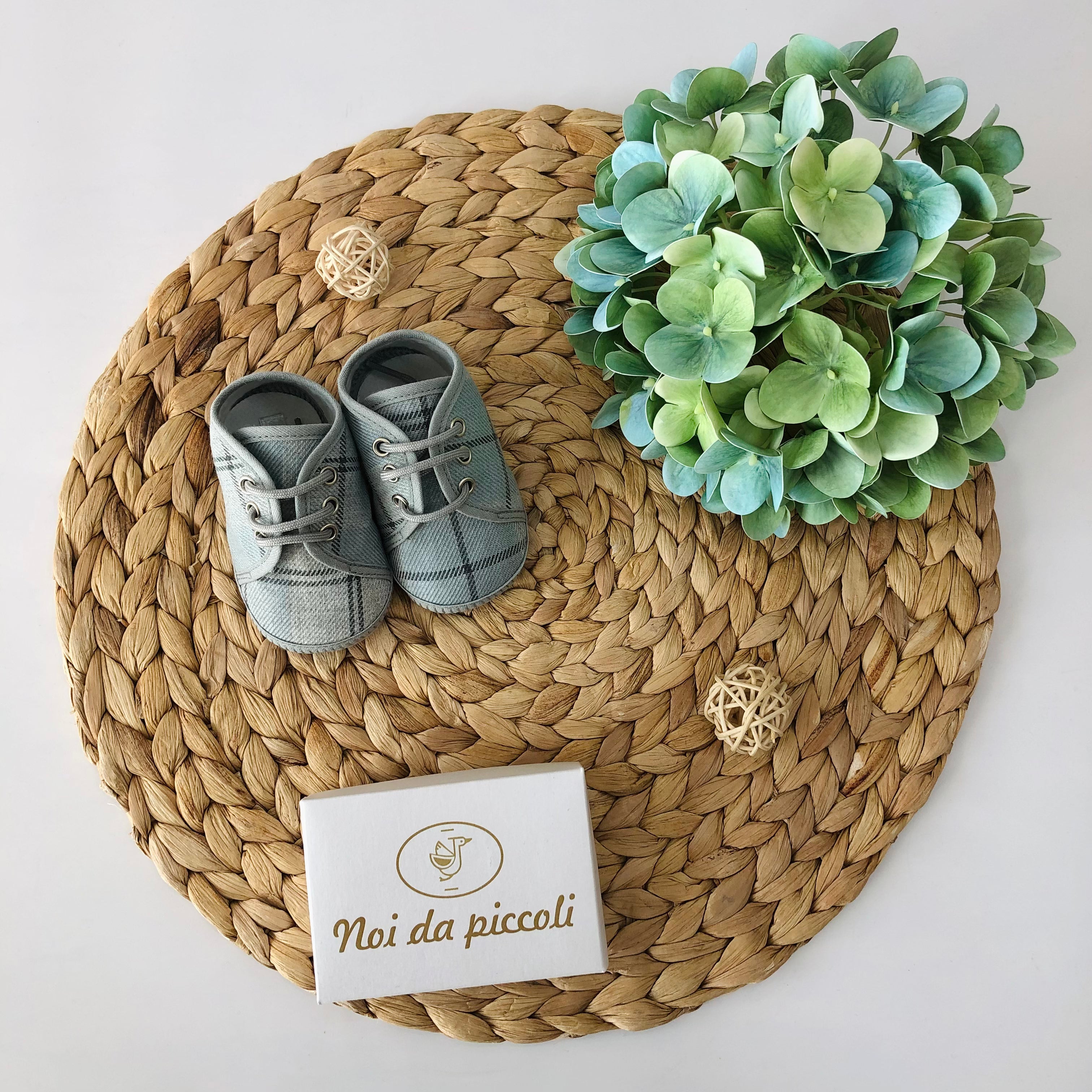 SCARPA VERDE E GRIGIO CHIARO QUADRETTI