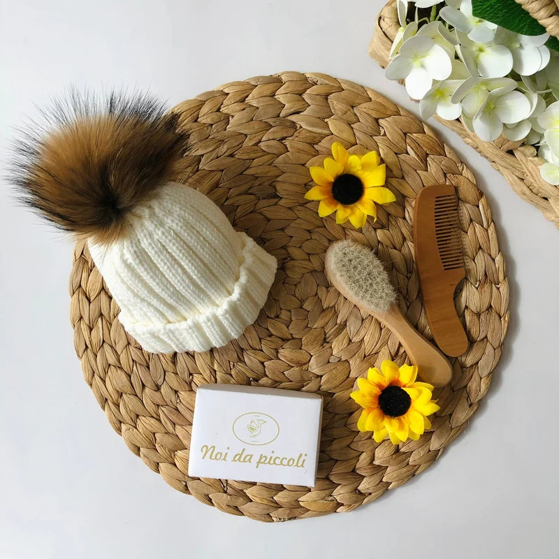 CAPPELLO in Maglia con Ponpon Ecologico PANNA