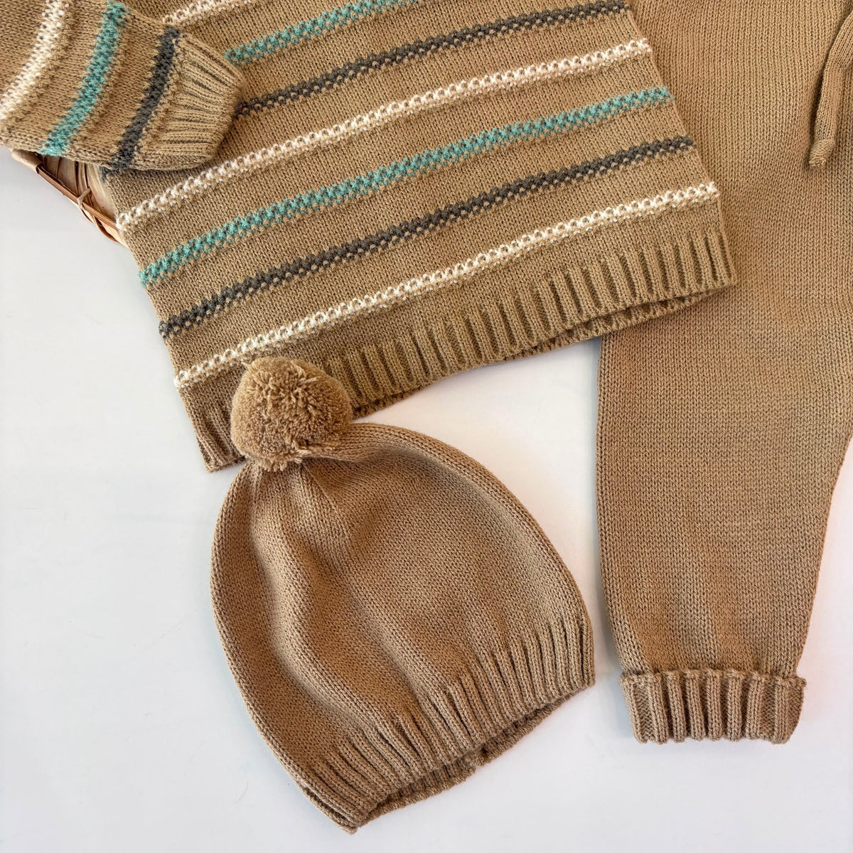 COMPLETO IN FILATO CALDO BEIGE SCURO