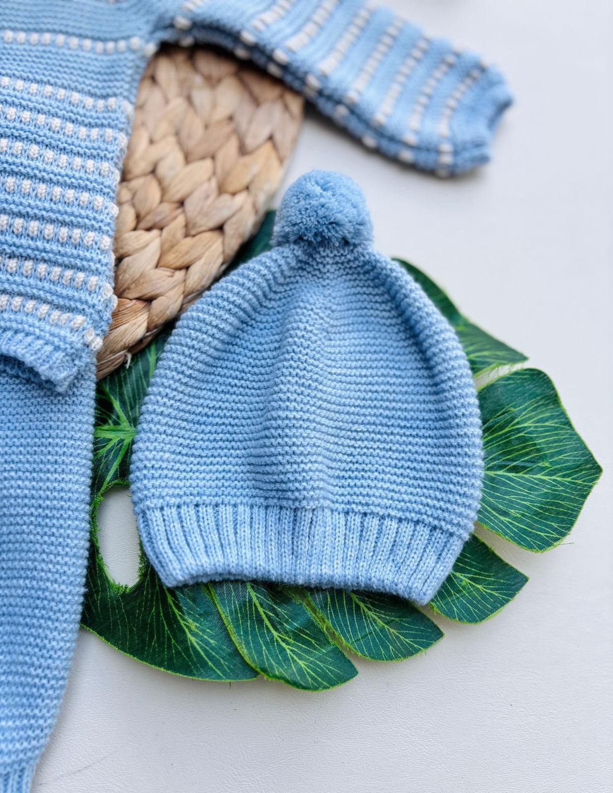 COMPLETO 2PZ CON CAPPELLINO FILATO CALDO CIELO E BEIGE