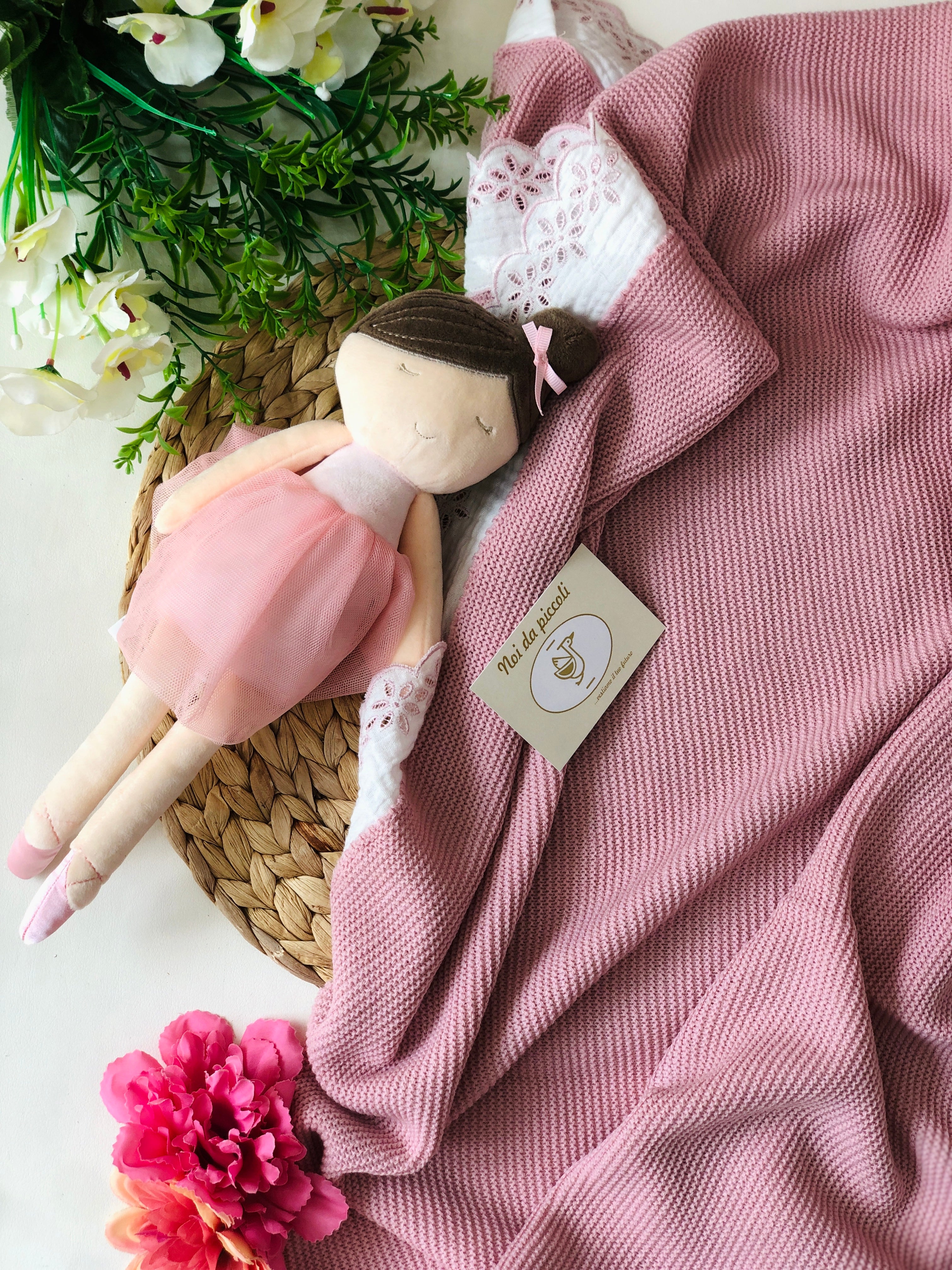 WARM PINK YARN BLANKET AND WHITE FLOWER BORDER