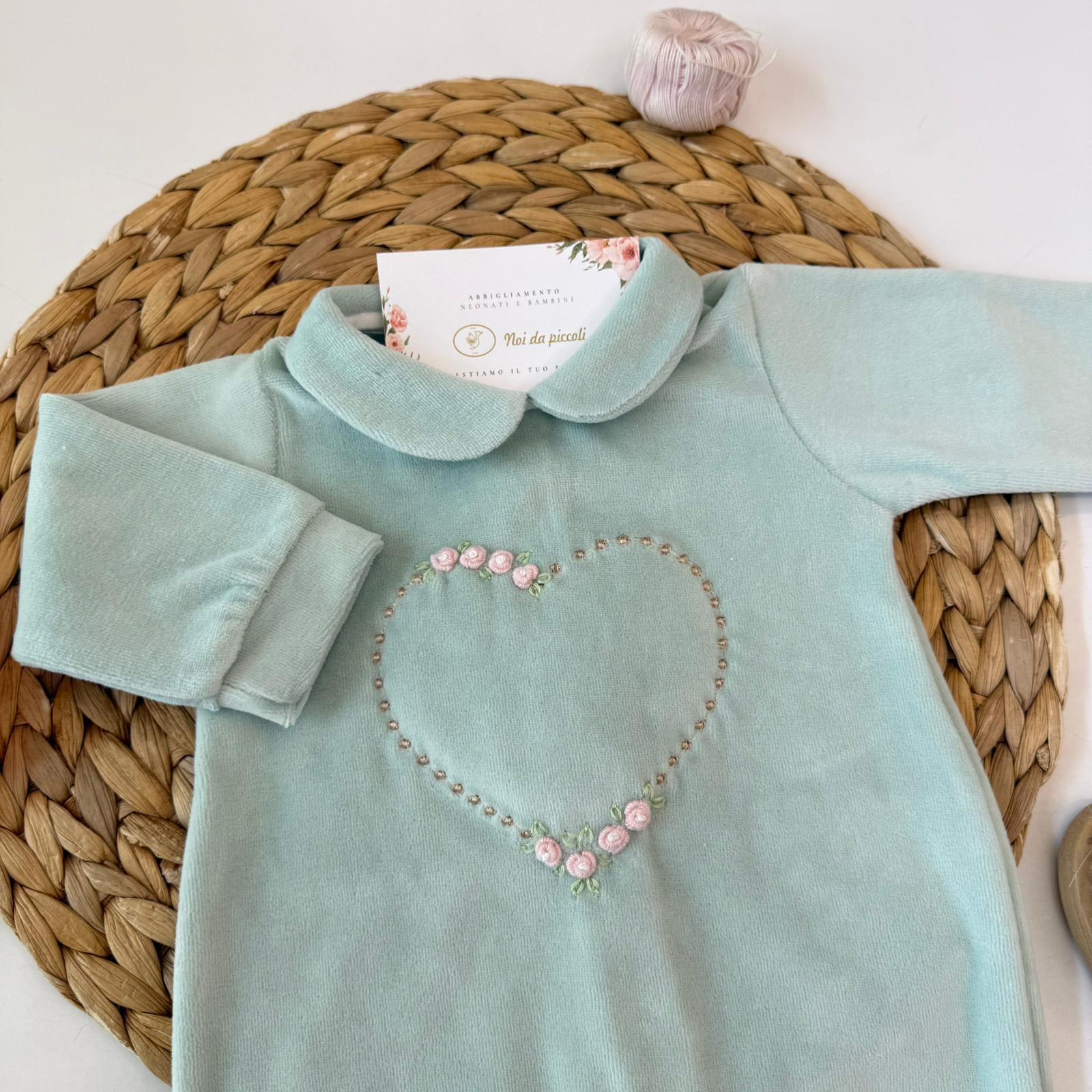 TUTINA IN CINIGLIA VERDE ACQUA CON RICAMO A FORMA DI CUORE E DELICATI FIORELLINI