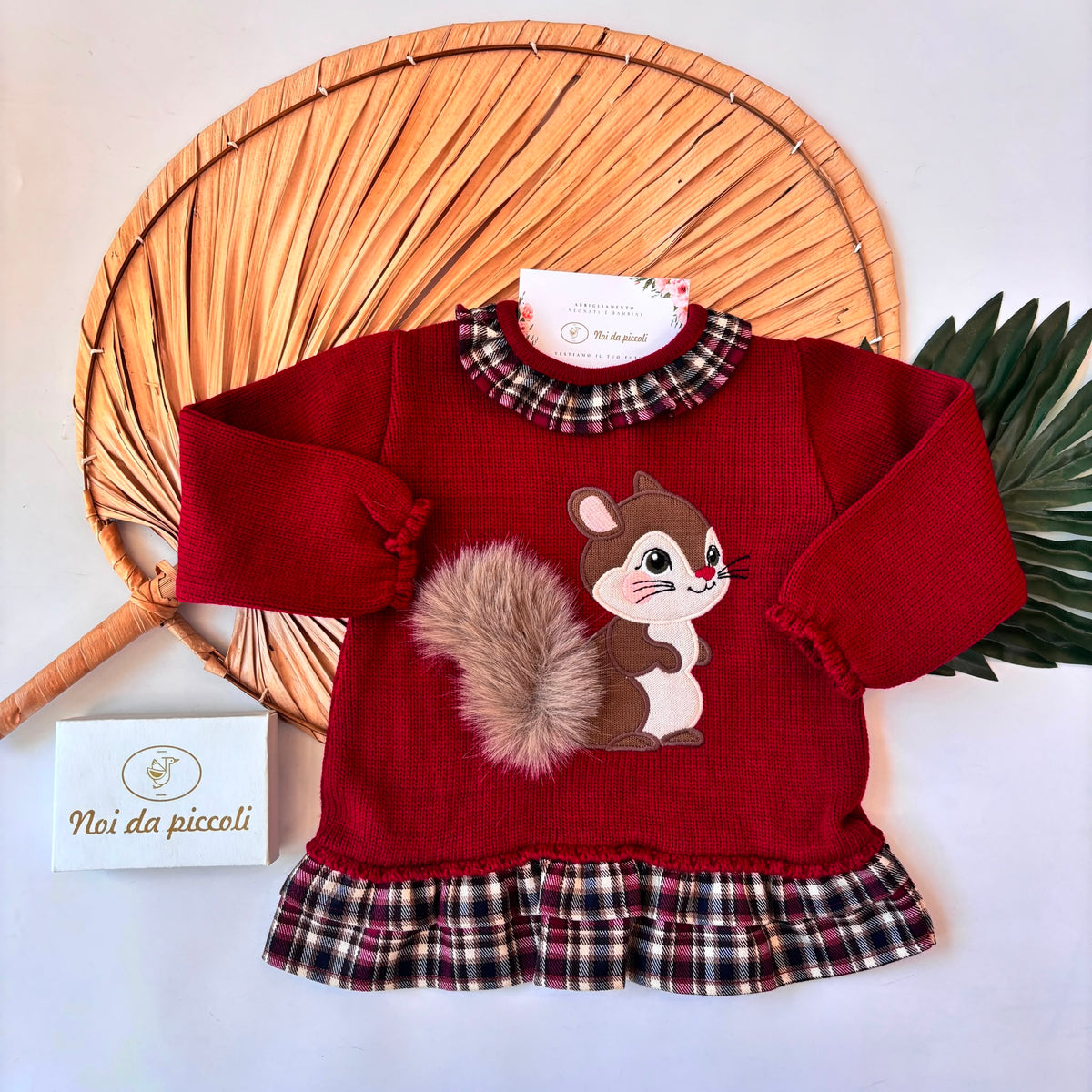 ABITO con tenero scoiattolo ROSSO