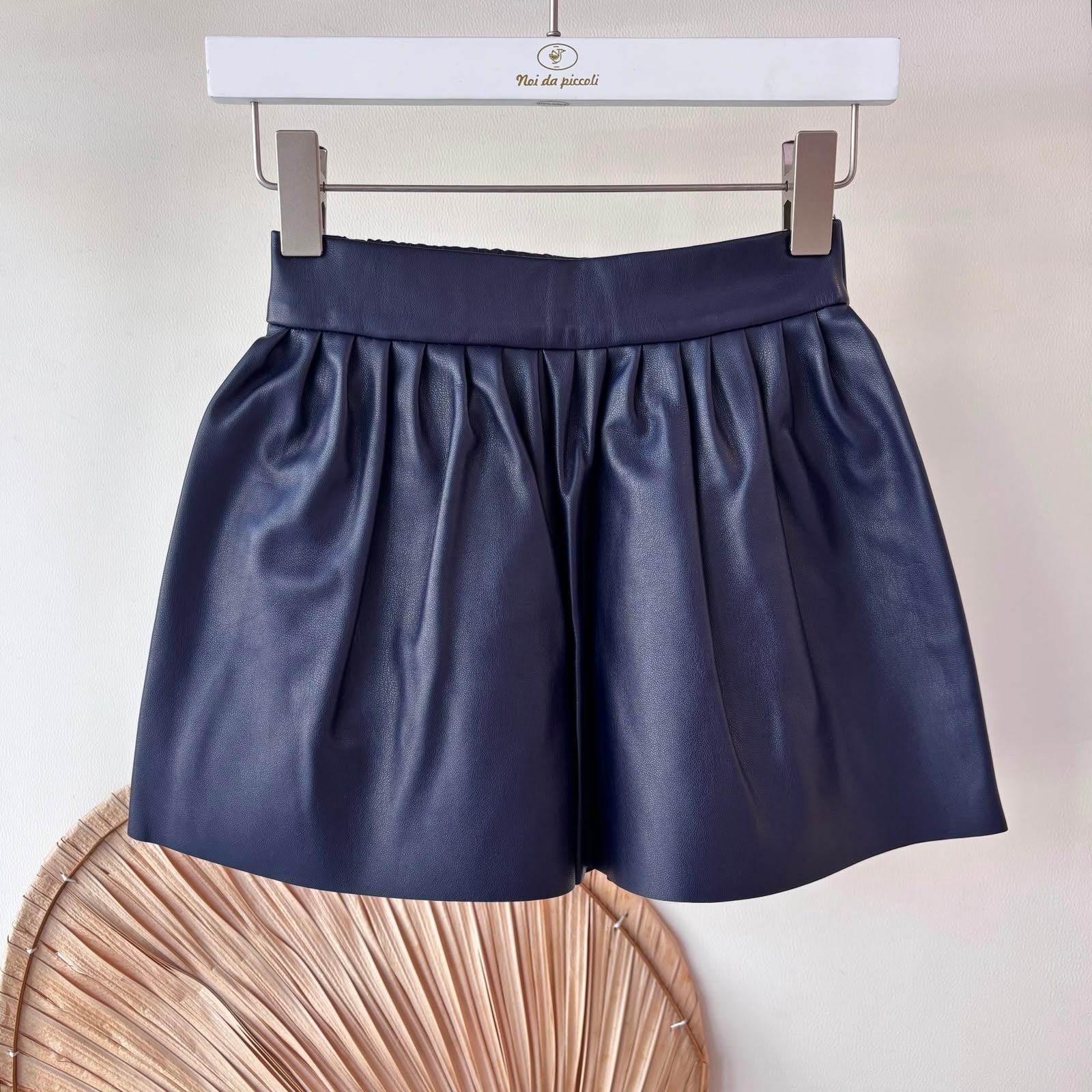 PANTALONCINO BLU IN PELLE