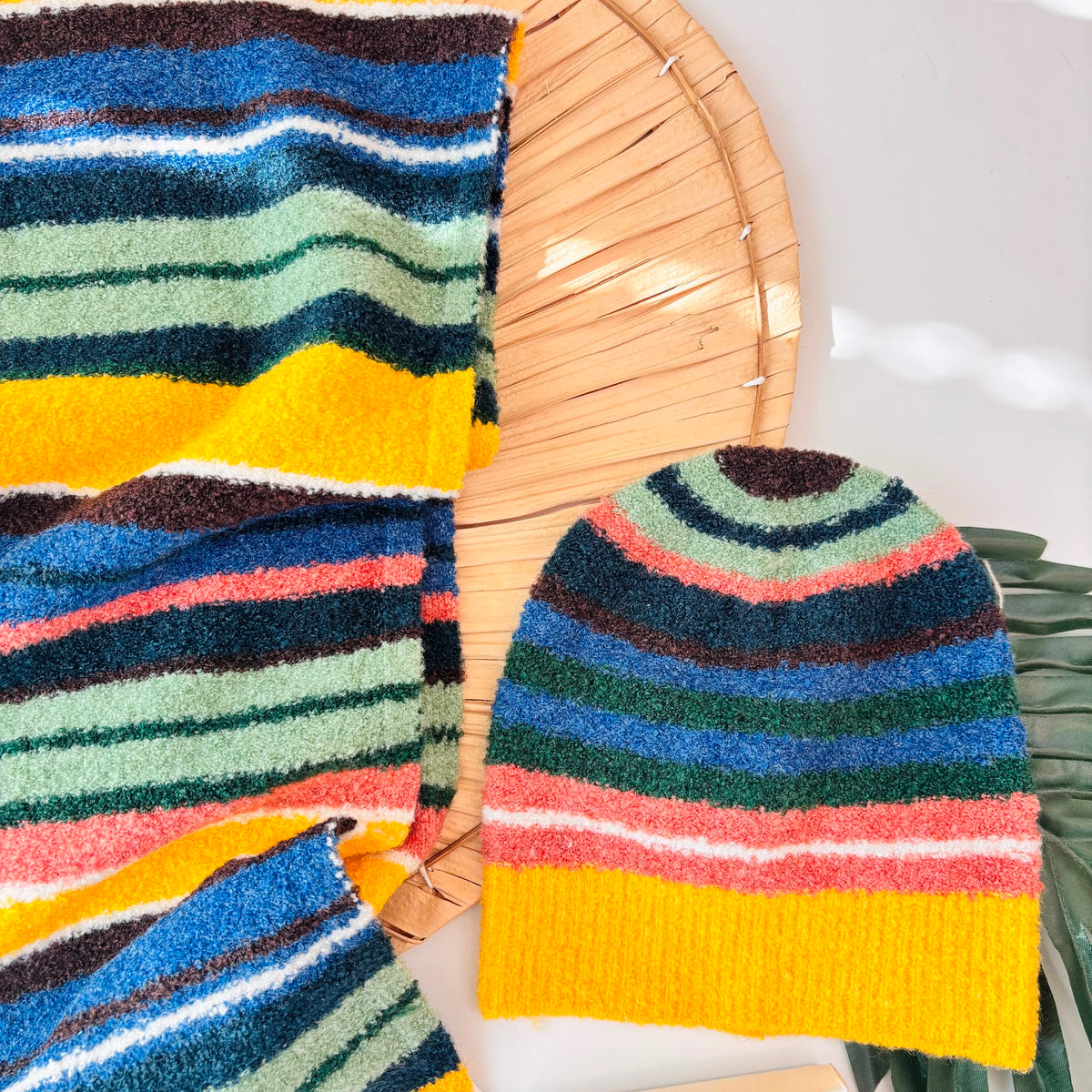 CAPPELLO IN FILATO CALDO BLU