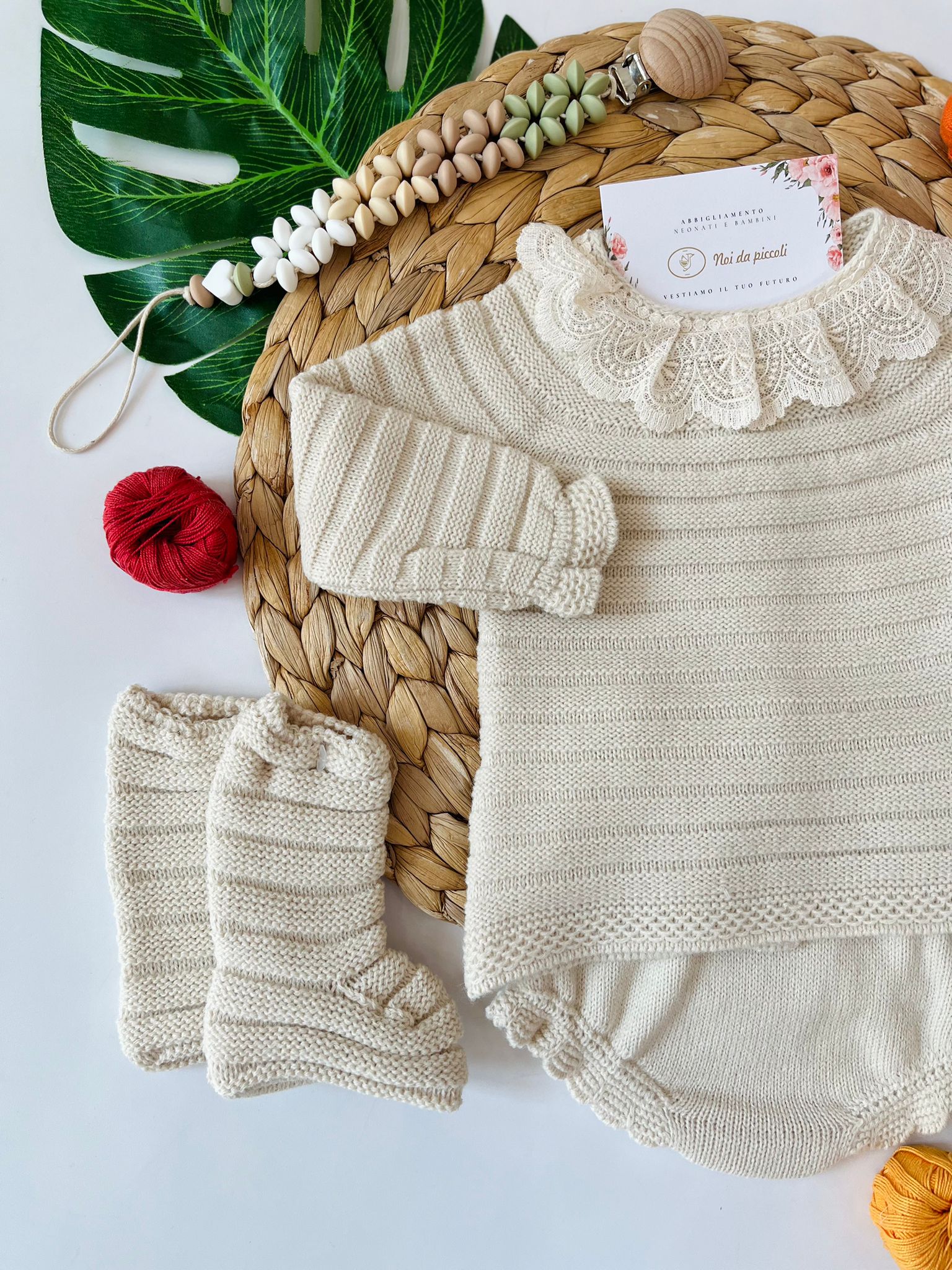 MAGLIETINA CON CULOTTE CUFFIA E CALZETTONI 100% ACRILICO CREMA E PIZZO