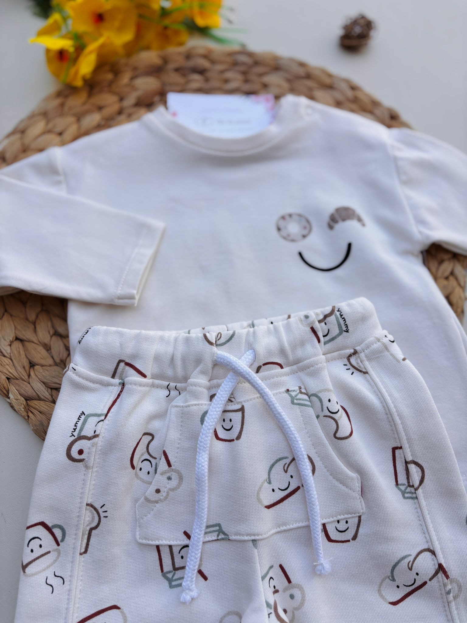 COMPLETO 2 PZ IN CALDO COTONE CON DISEGNINI CREMA