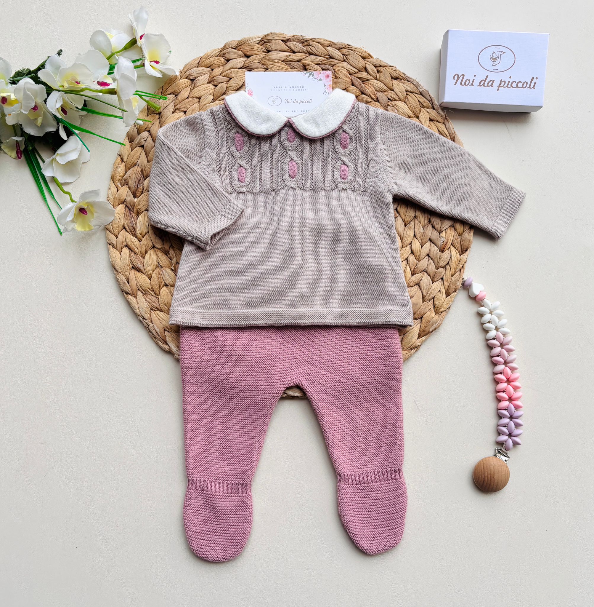 COMPLETO 2 PZ IN FILATO CALDO CON RICAMI ROSA BEIGE