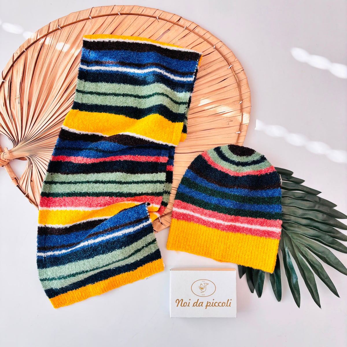 CAPPELLO IN FILATO CALDO BLU