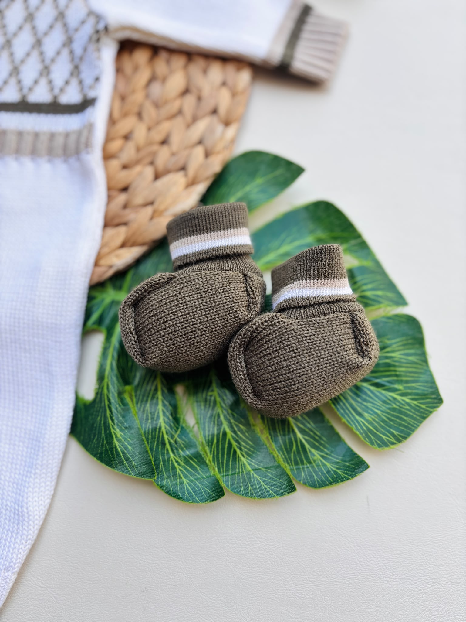 TUTINA CON SET PARURE IN LANA VERDE PANNA E BEIGE