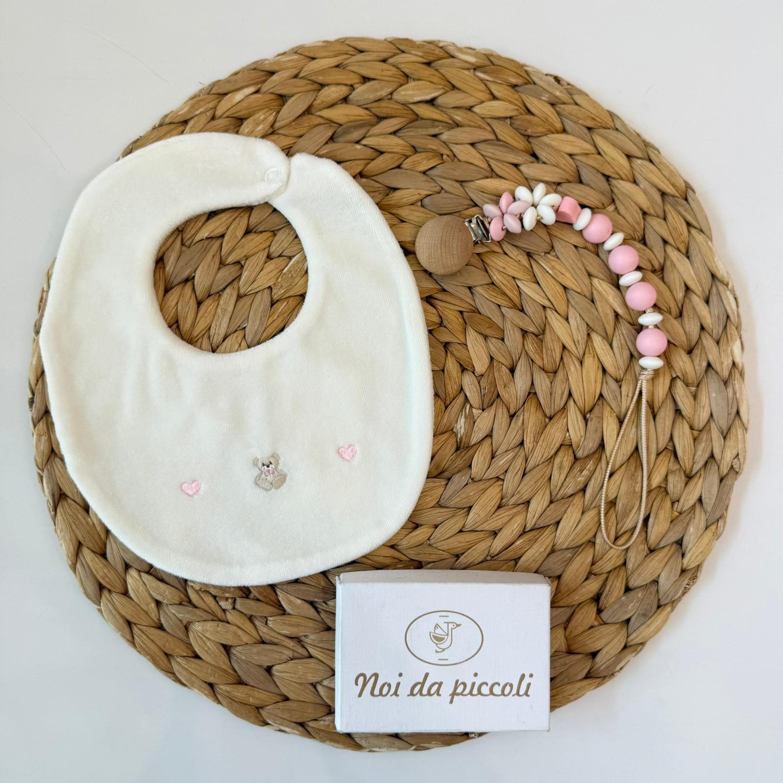 BAVETTA IN CINIGLIA BIANCO CON ORSETTI E CUORICINI ROSA