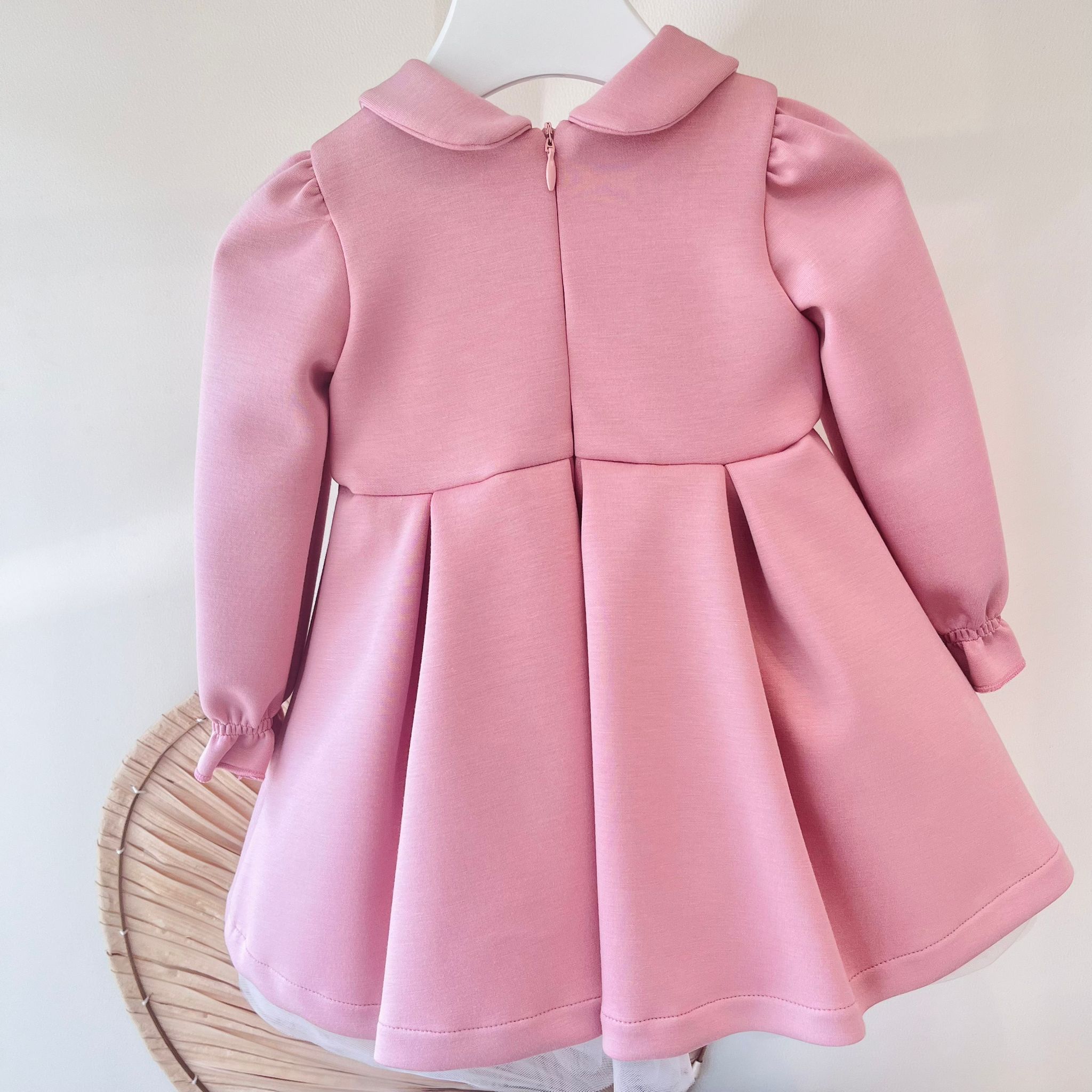 ABITO ROSA CON CINTURINA DI FIORI DI TULLE