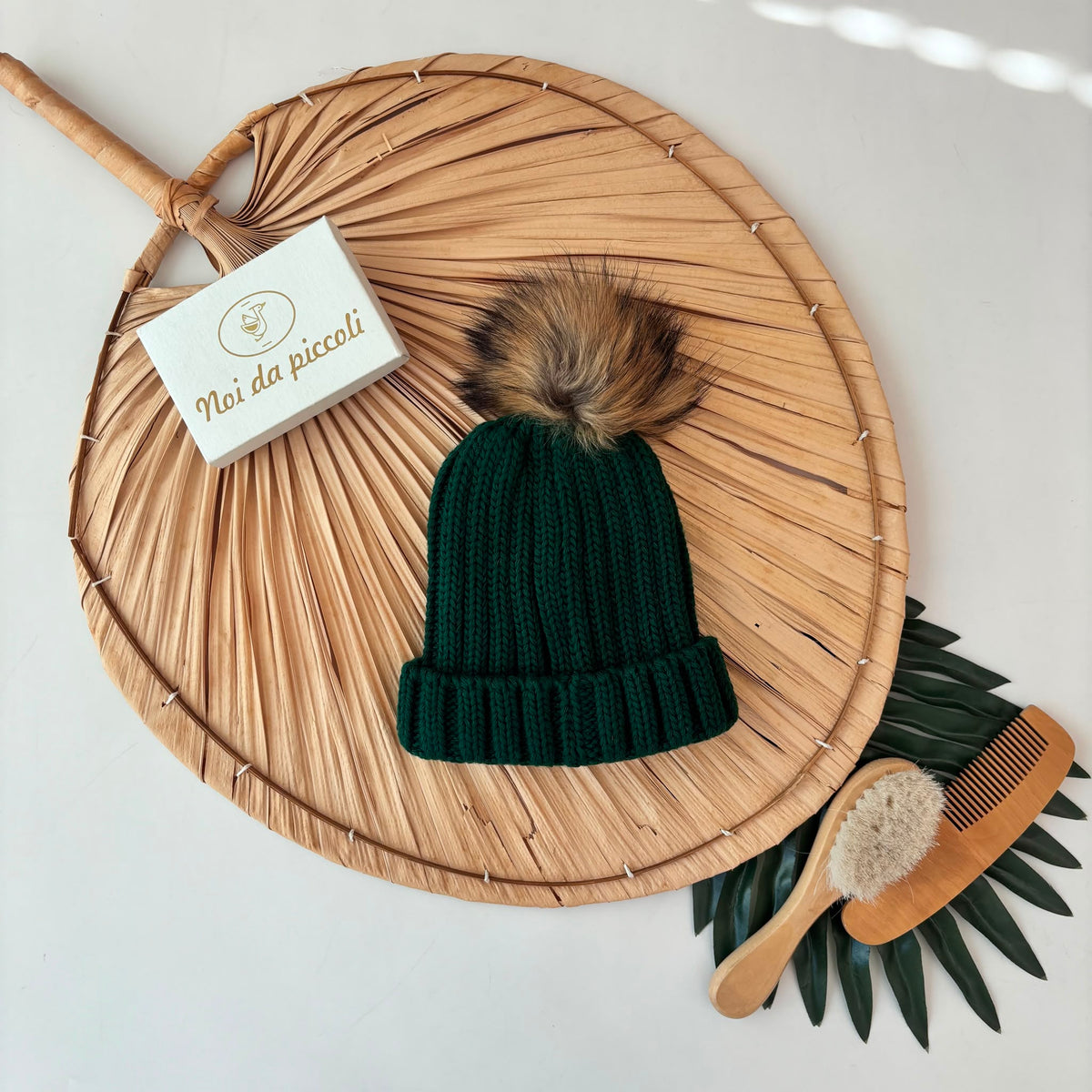 CAPPELLO in Maglia con Ponpon Ecologico VERDE