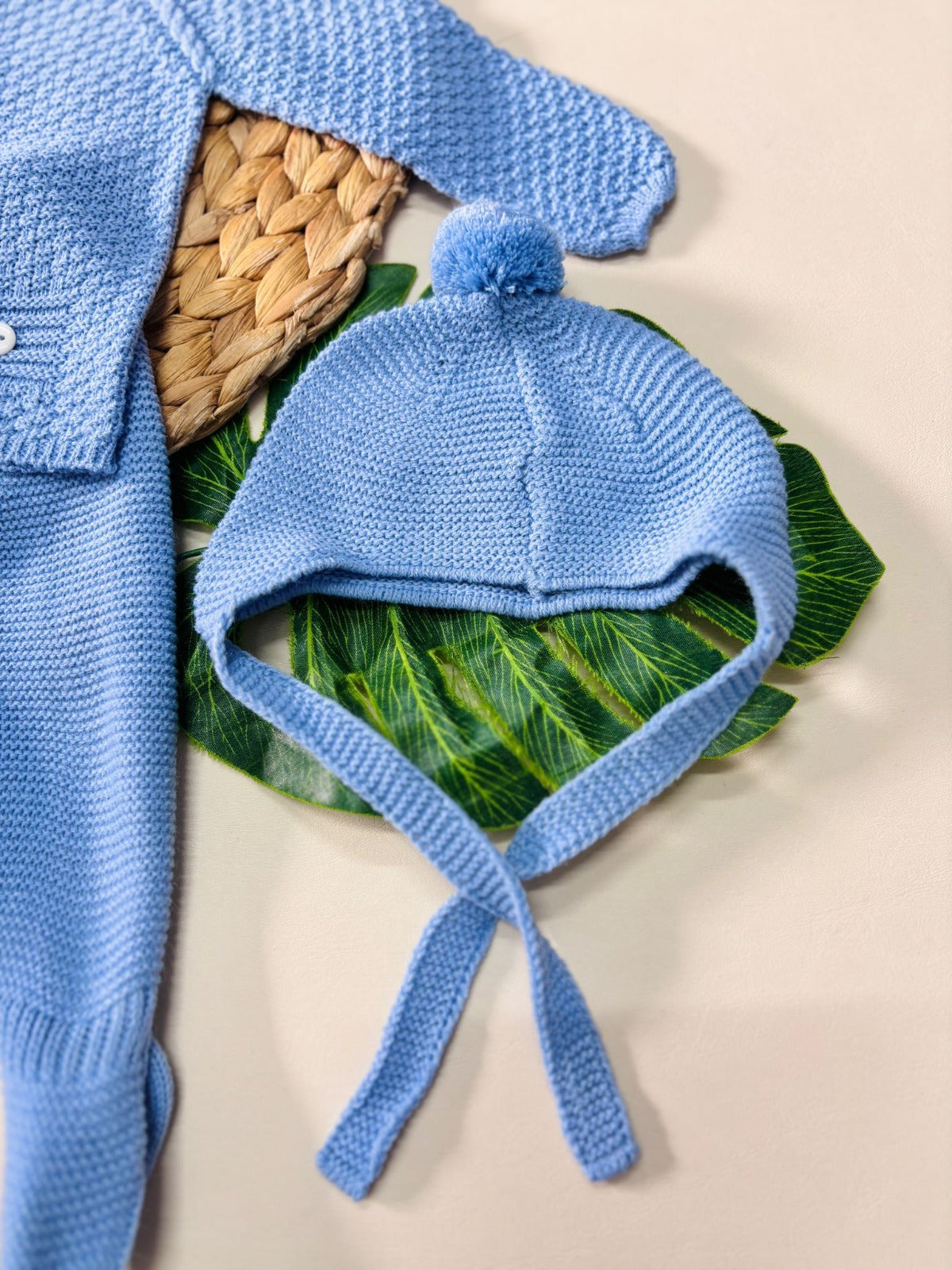 COMPLETO 2PZ CON CAPPELLINO FILATO CALDO CIELO