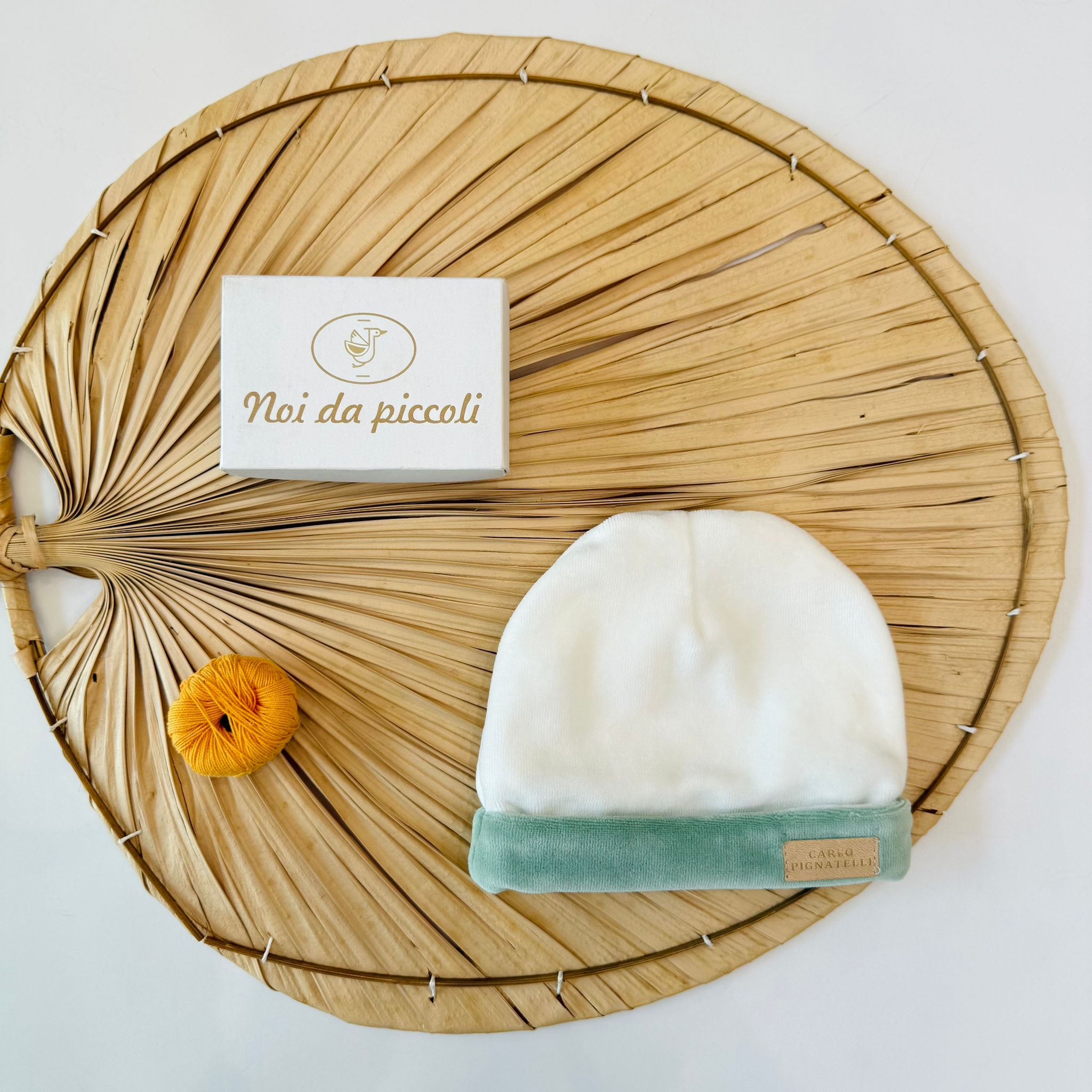 CAPPELLO IN CINIGLIA BIANCO CON BORDINO VERDE