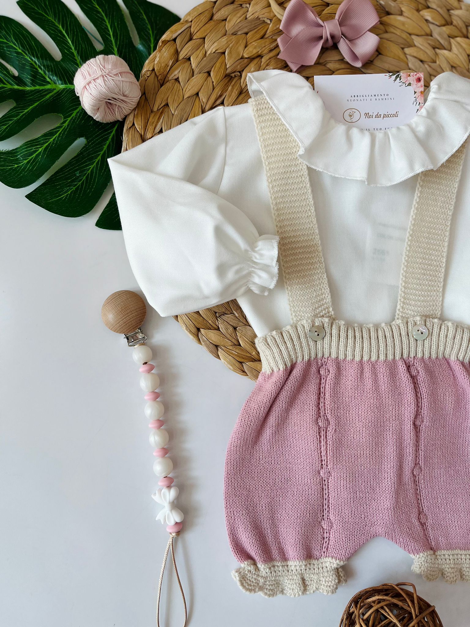 SALOPETTE CON BLUSA E GOLFINO FILATO CALDO MALVA E CREMA