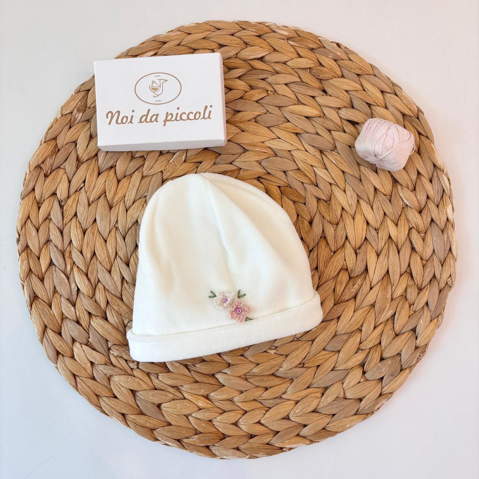 CAPPELLO IN CINIGLIA PANNA CON FIORELLINO