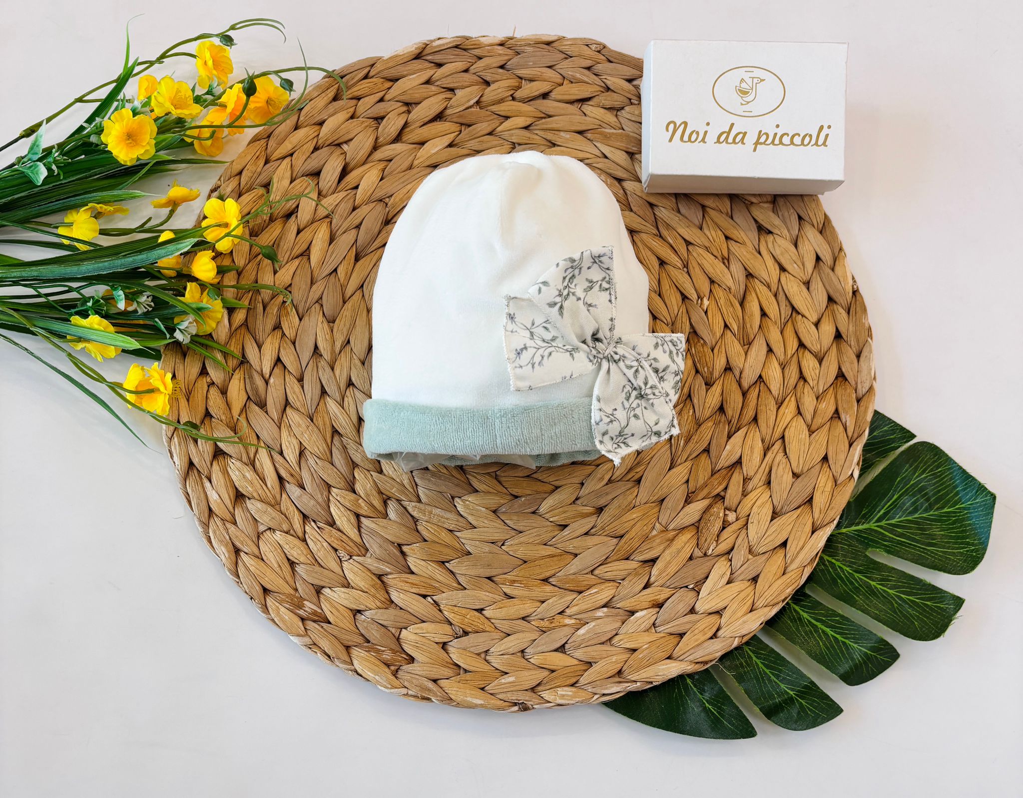 CAPPELLO CINIGLIA BIANCO FIOCCO FIORI SALVIA