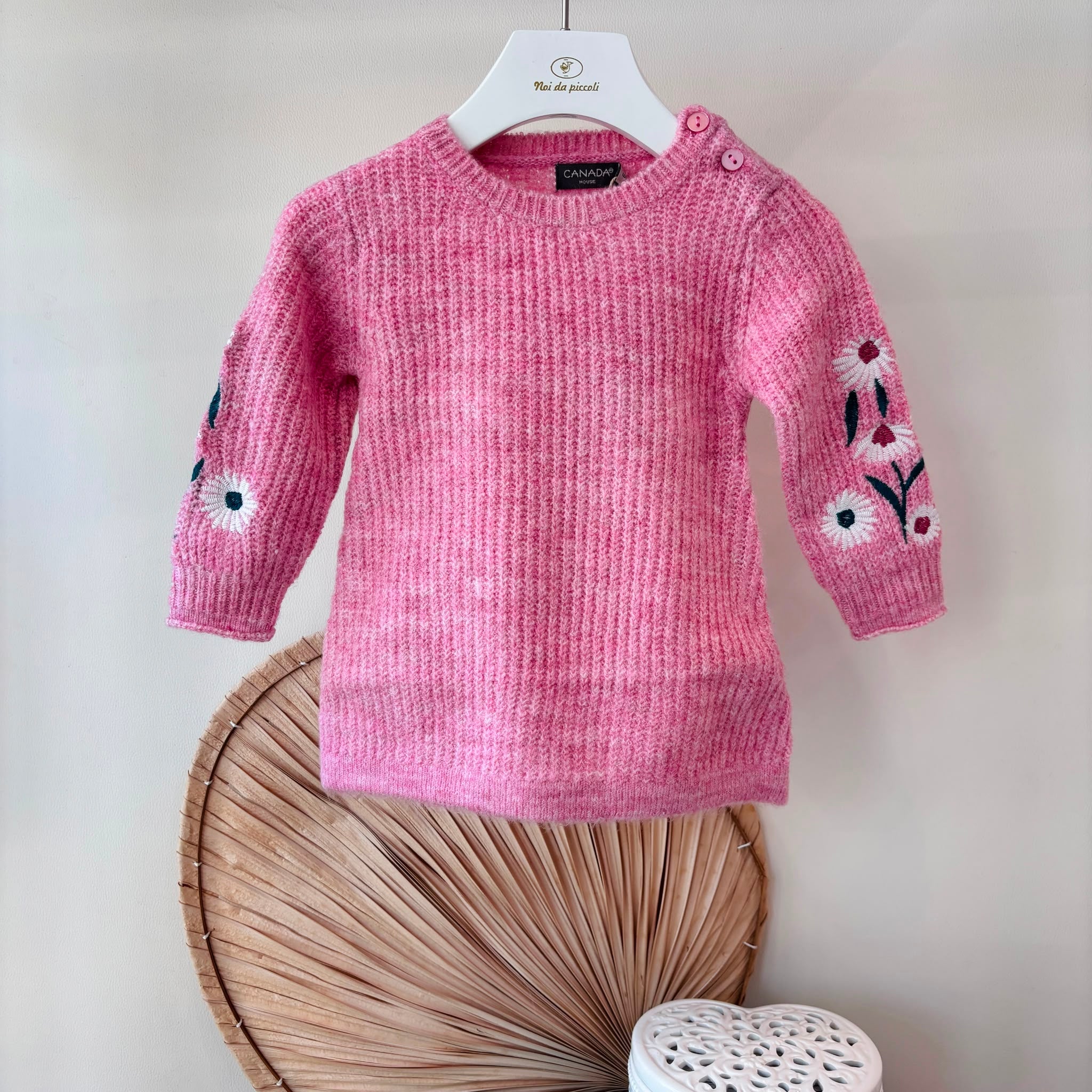 MAGLIONE FILATO CALDO ROSA CON MANICA FLOREALE