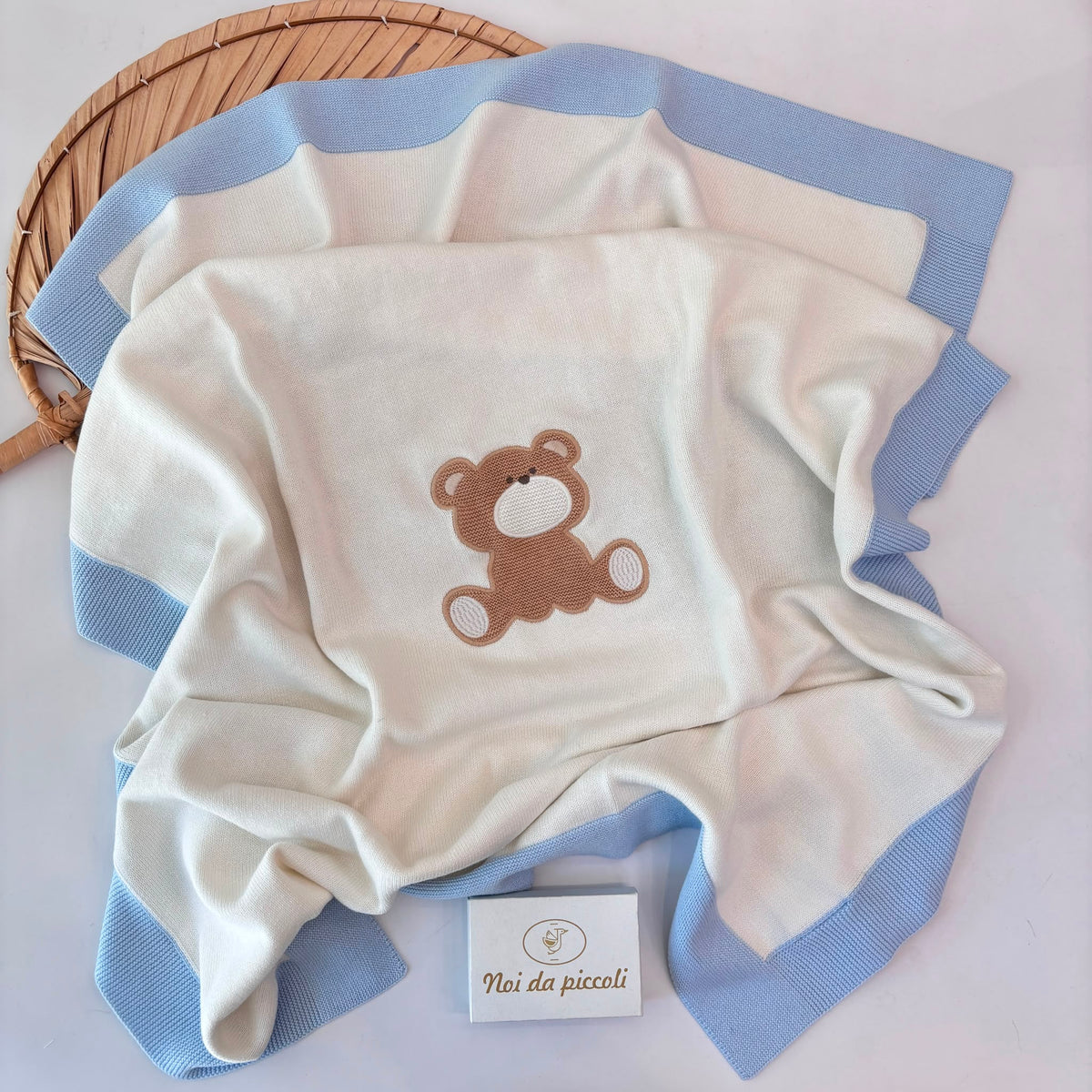 Copertina IN FILATO CALDO CIELO con teddy centrale