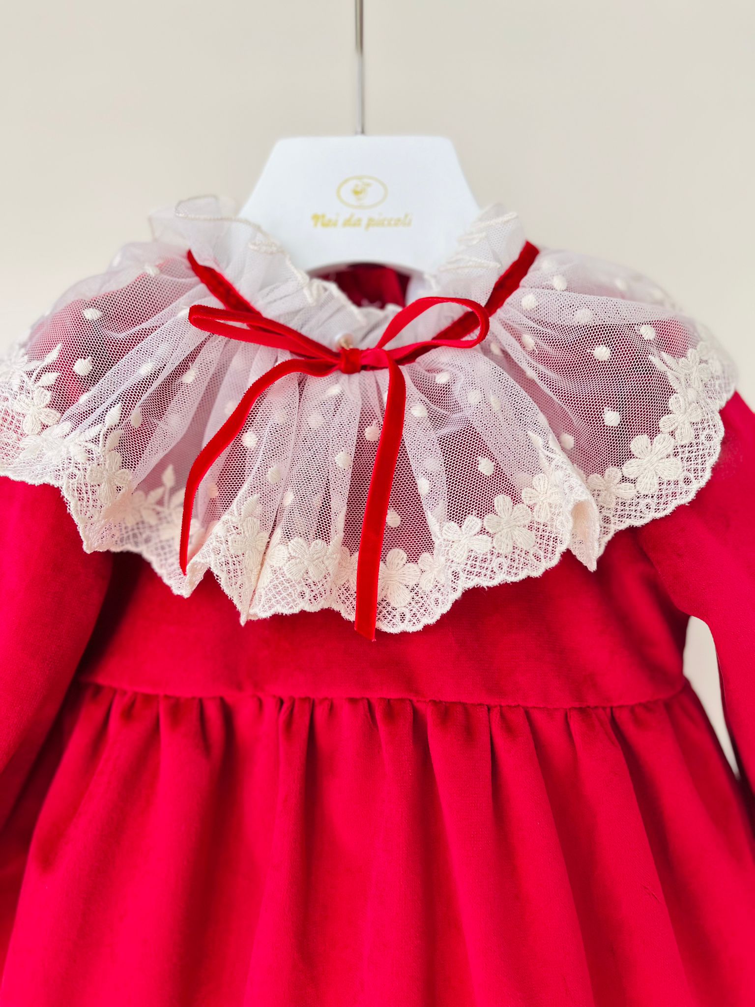 ABITINO A MANICA LUNGA IN VELLUTINO CON COLLETTO A POIS E FIORELLINI ROSSO - Noi da piccoli