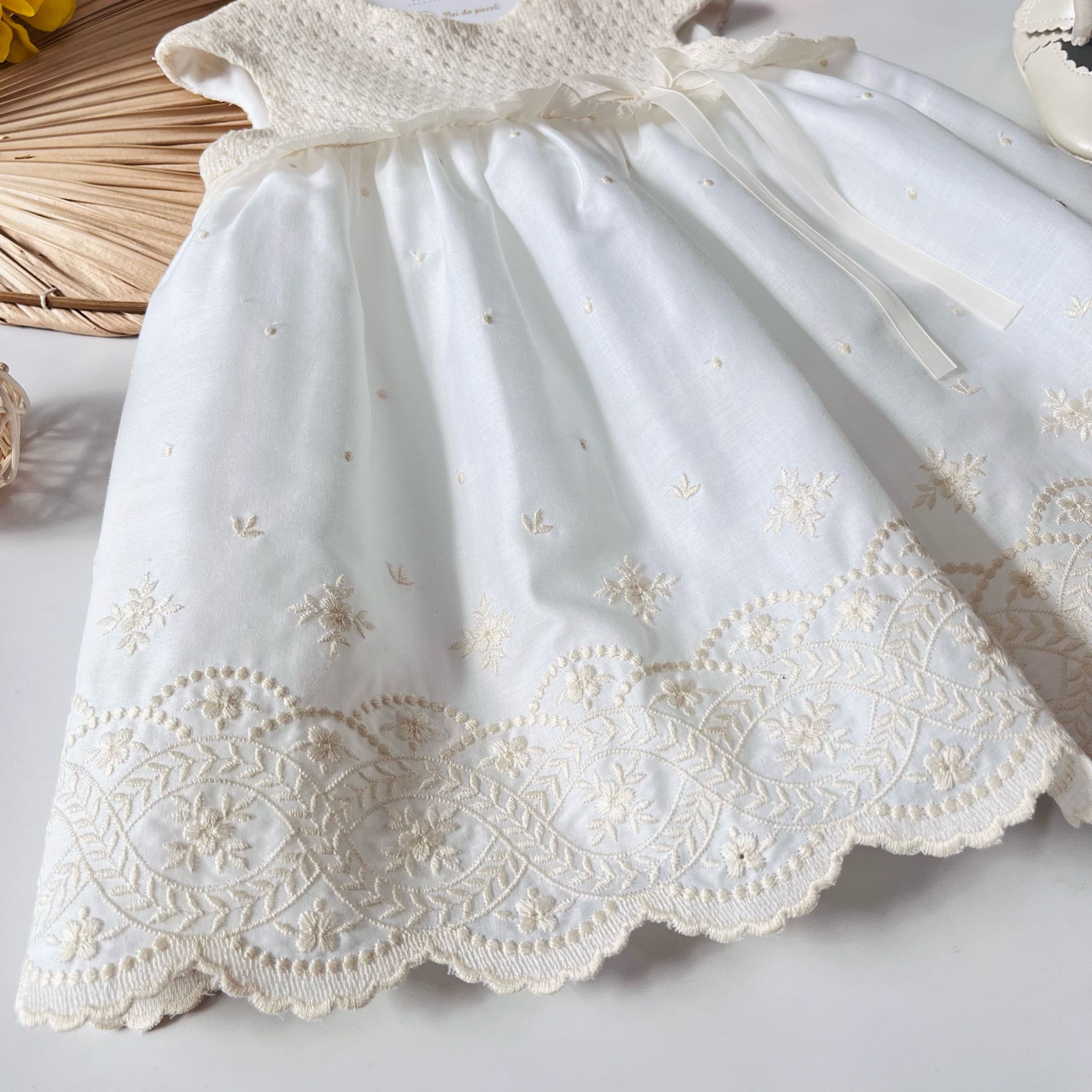 ABITINO AVORIO CON MERLETTO E MACRAME' - Noi da piccoli