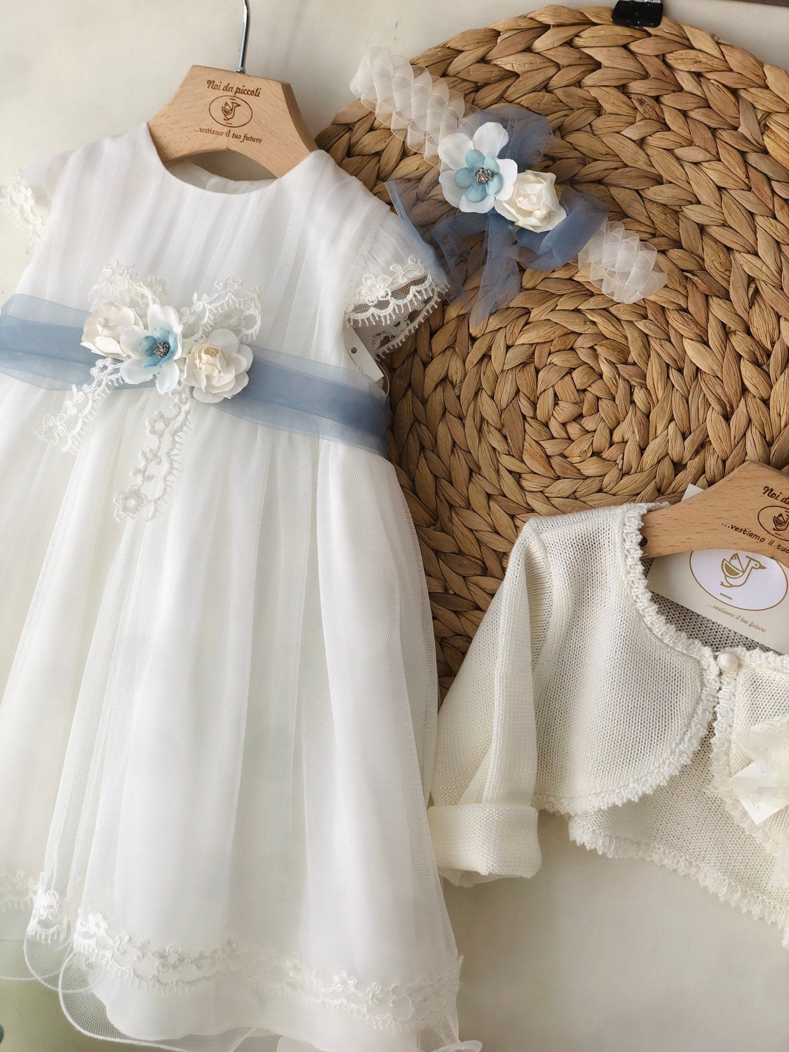 ABITINO AVORIO E AZULADO CON FIORE - Noi da piccoli