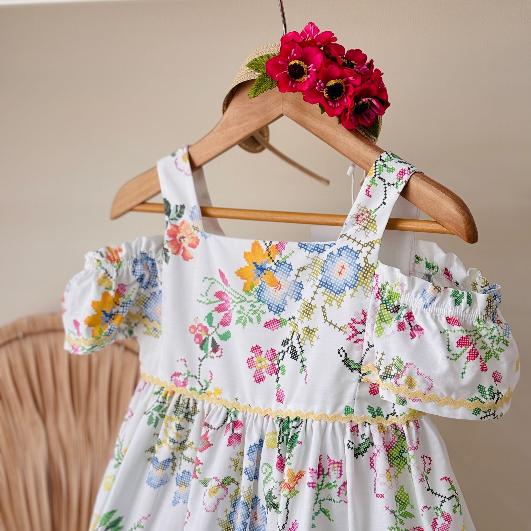 ABITINO BIANCO CON DISEGNI COLORATI - Noi da piccoli