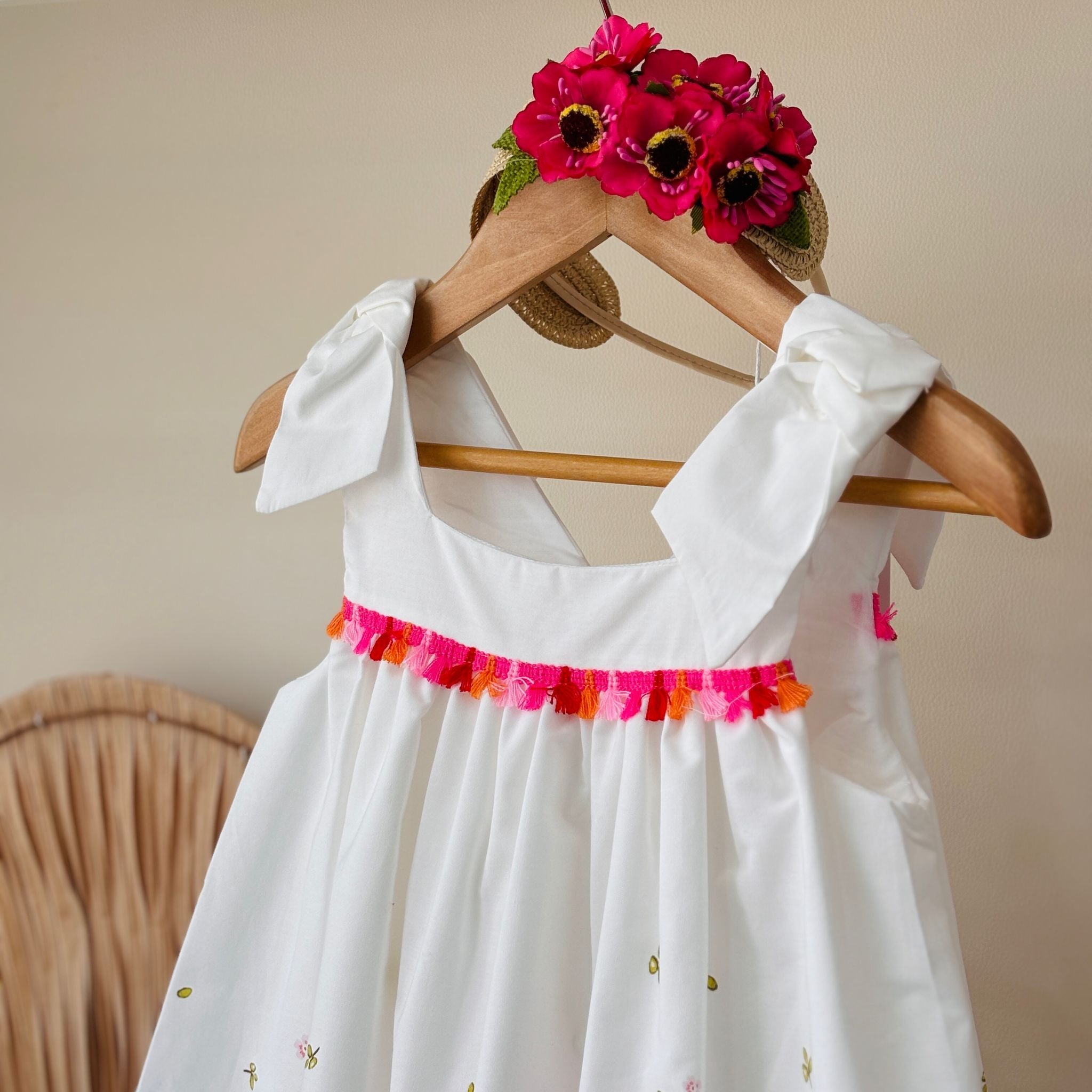 ABITINO BIANCO CON FIORELLINI ROSA - Noi da piccoli