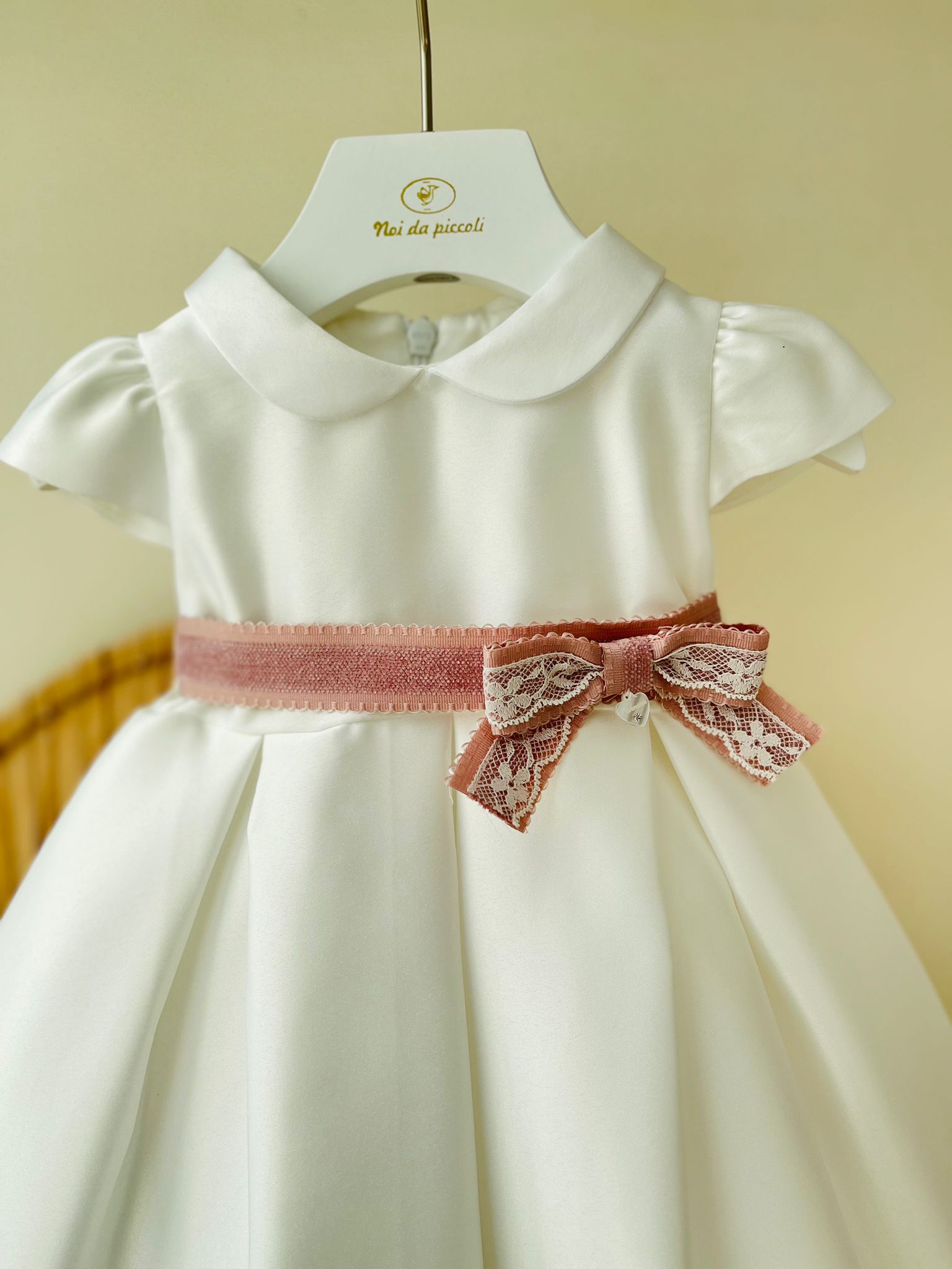 ABITINO CERIMONIALE A MAICA CORTA CON FIOCCHETTINO BIANCO ROSA - Noi da piccoli