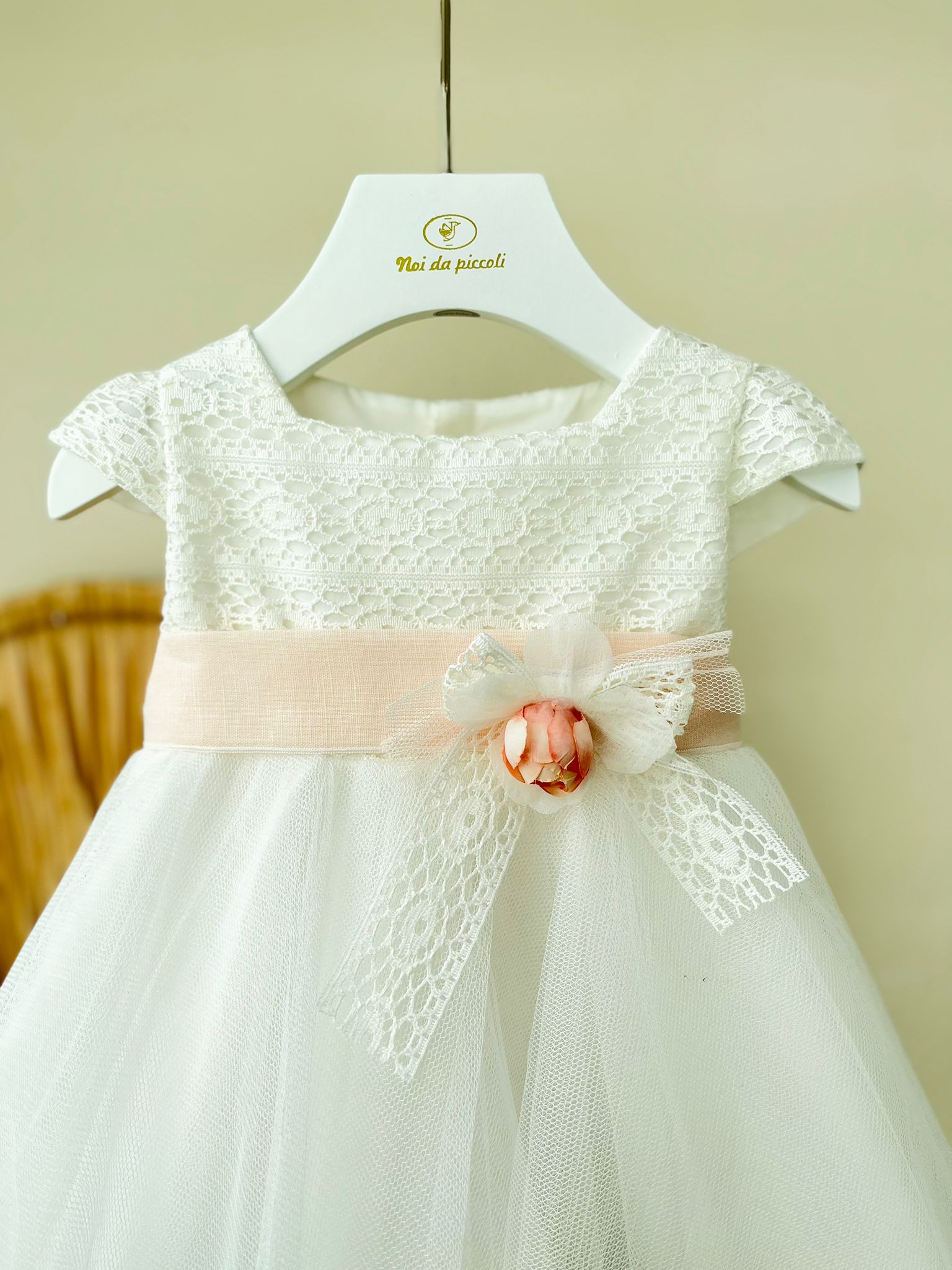 ABITINO CERIMONIALE BIANCO CON FASCIA ROSA PESCO - Noi da piccoli