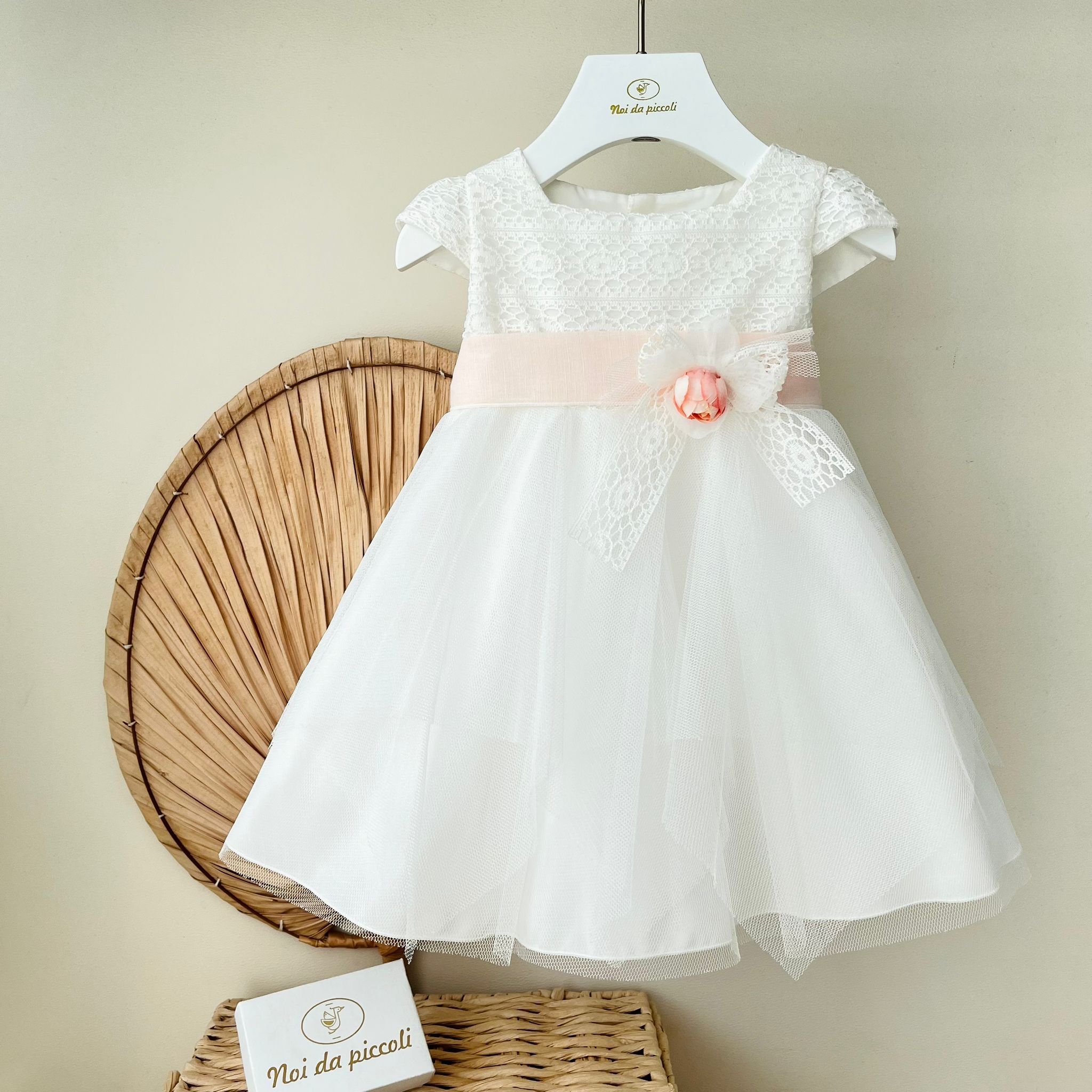 ABITINO CERIMONIALE BIANCO CON FASCIA ROSA PESCO - Noi da piccoli