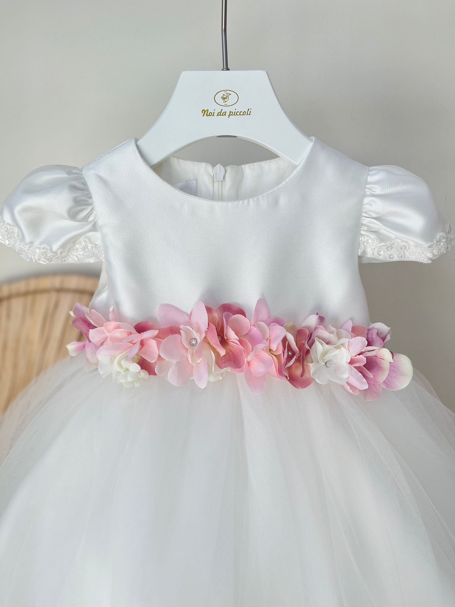 ABITINO CERIMONIALE CON FASCIA FLOREALE BIANCO ROSA - Noi da piccoli