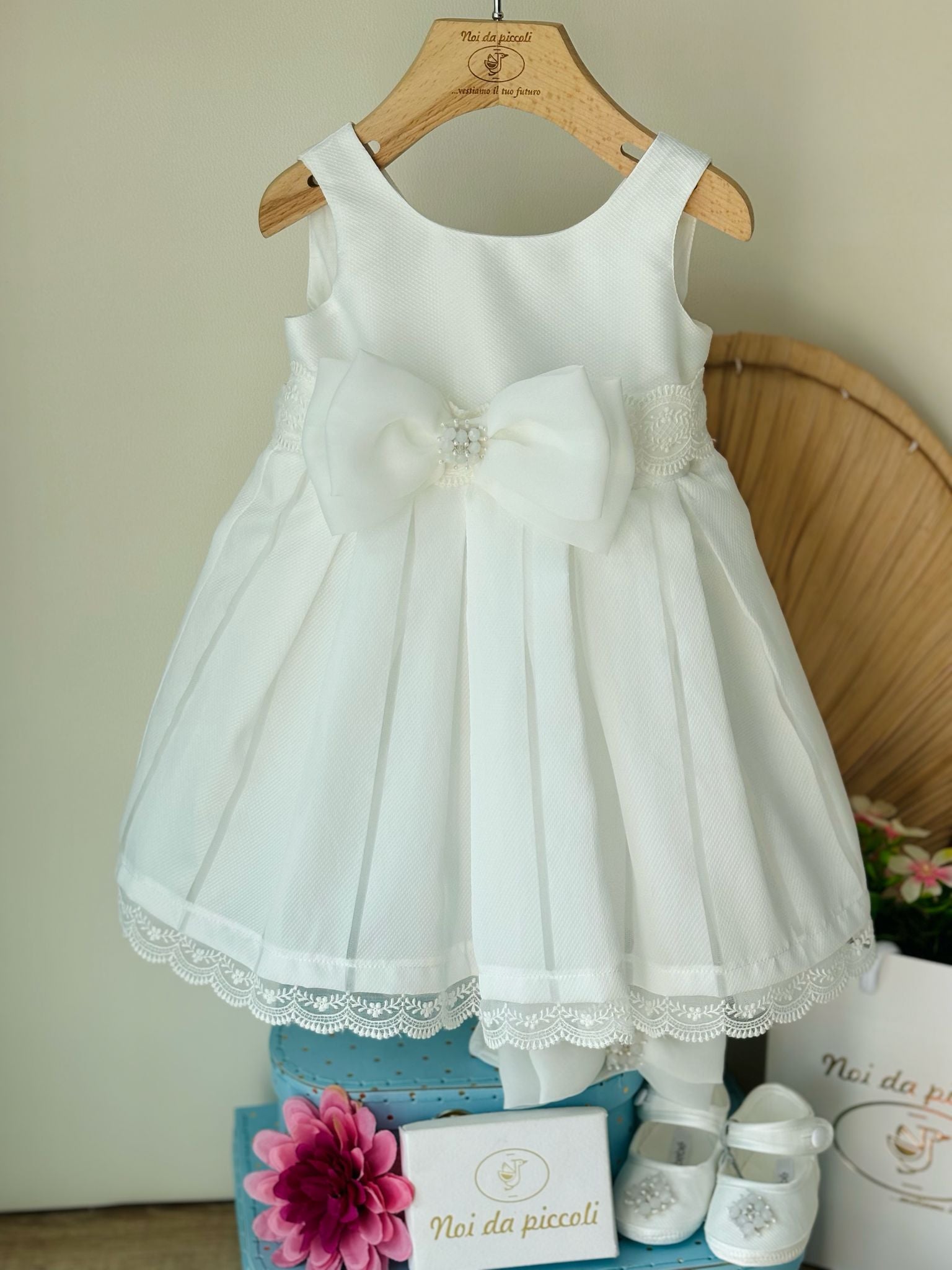 ABITINO CERIMONIALE CON SPOLVERINO BIANCO DELICATO - Noi da piccoli