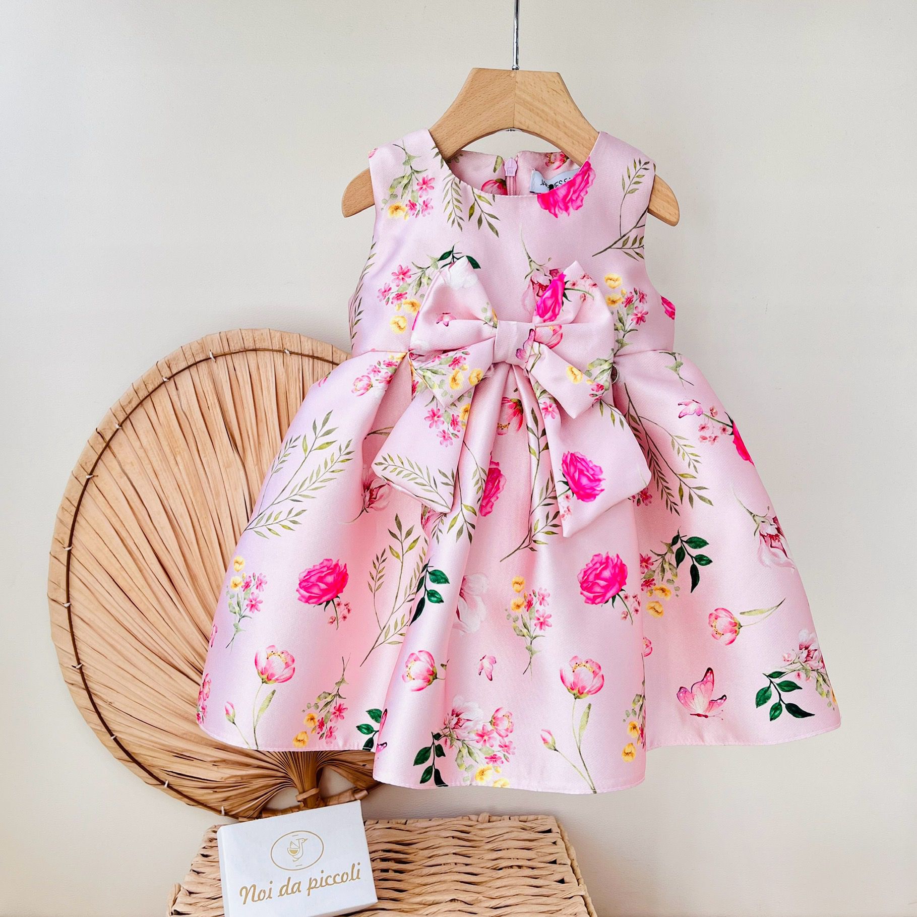 ABITINO CERIMONIALE IN MICADO FLOREALE CON FIOCCO ROSA - Noi da piccoli