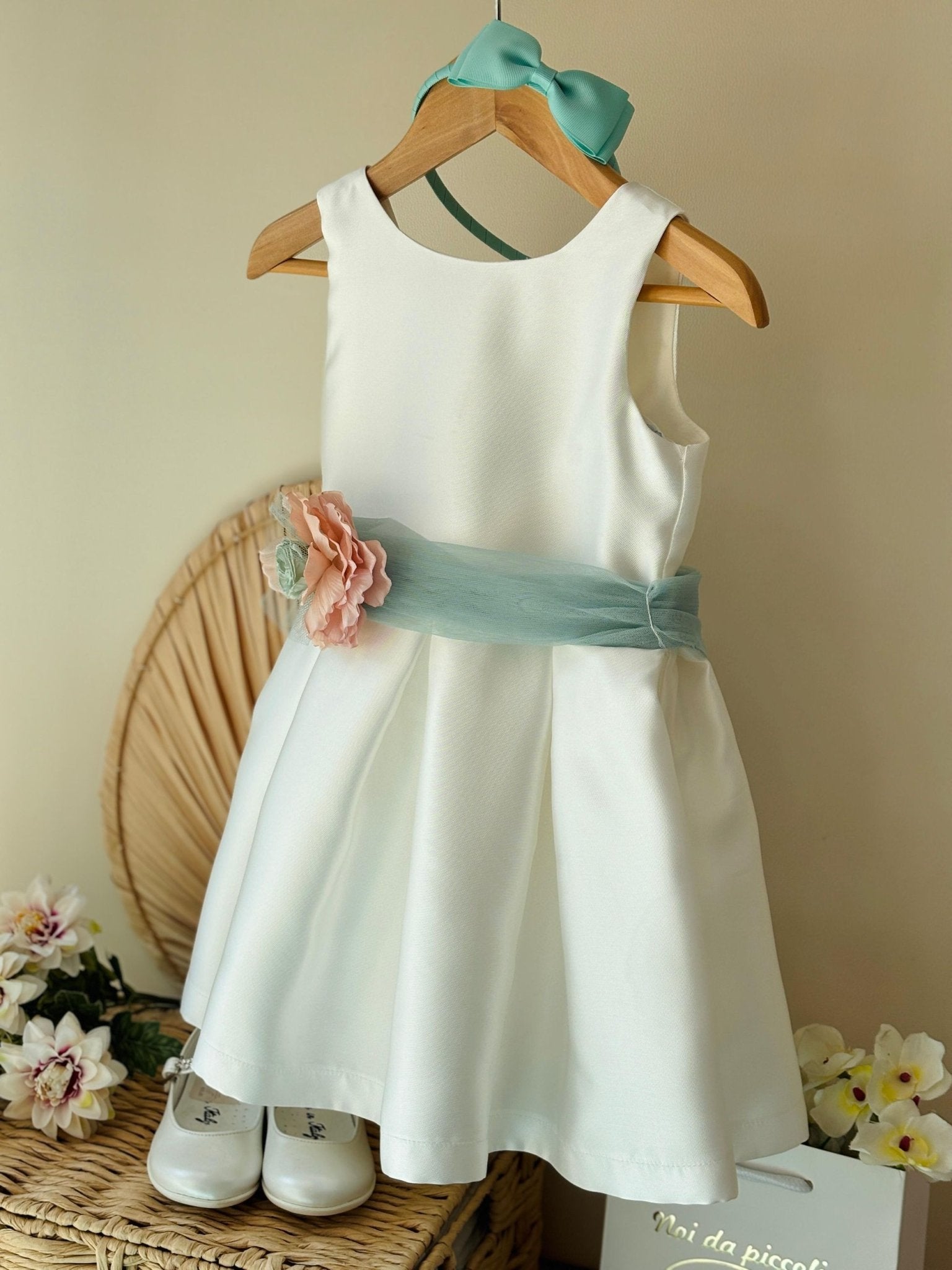 ABITINO CERIMONIALE MIKADO BIANCO CON FASCIA VERDE E FIORE - Noi da piccoli