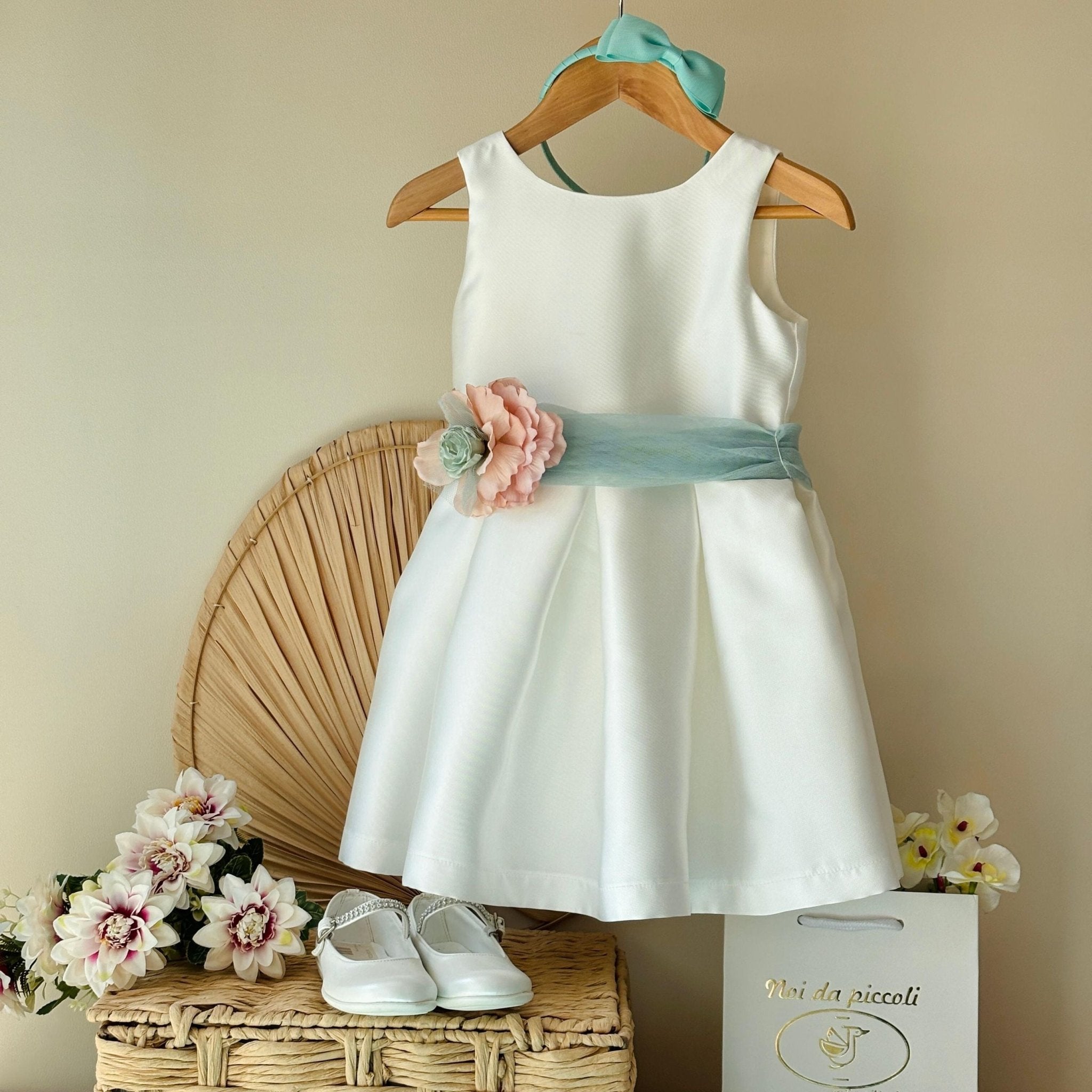 ABITINO CERIMONIALE MIKADO BIANCO CON FASCIA VERDE E FIORE - Noi da piccoli