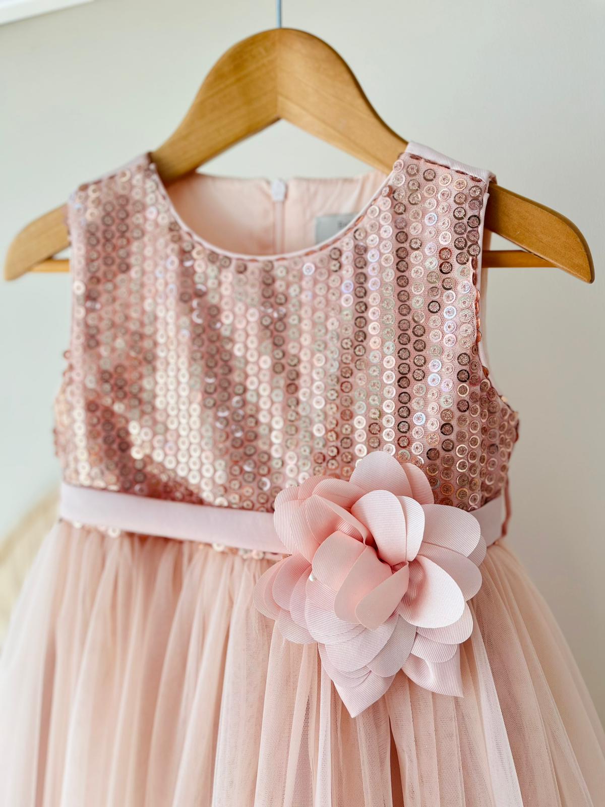 ABITINO CERIMONIALE ROSA CON PAIETTE E FIORELLINO CENTRALE - Noi da piccoli