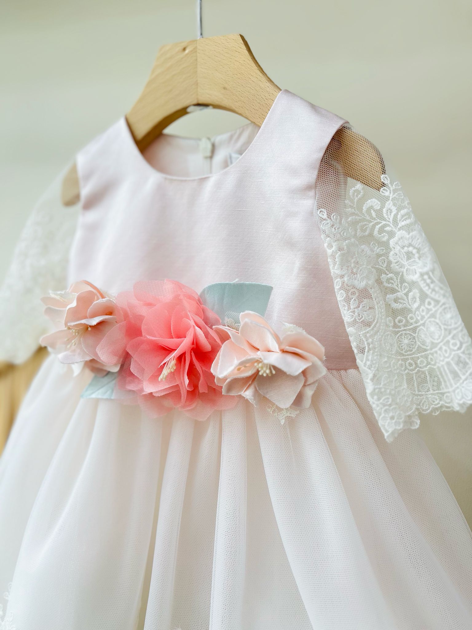 ABITINO CERIMONIALE ROSA DELICATISSIMO CON MANICHE PIZZO E TULLE - Noi da piccoli