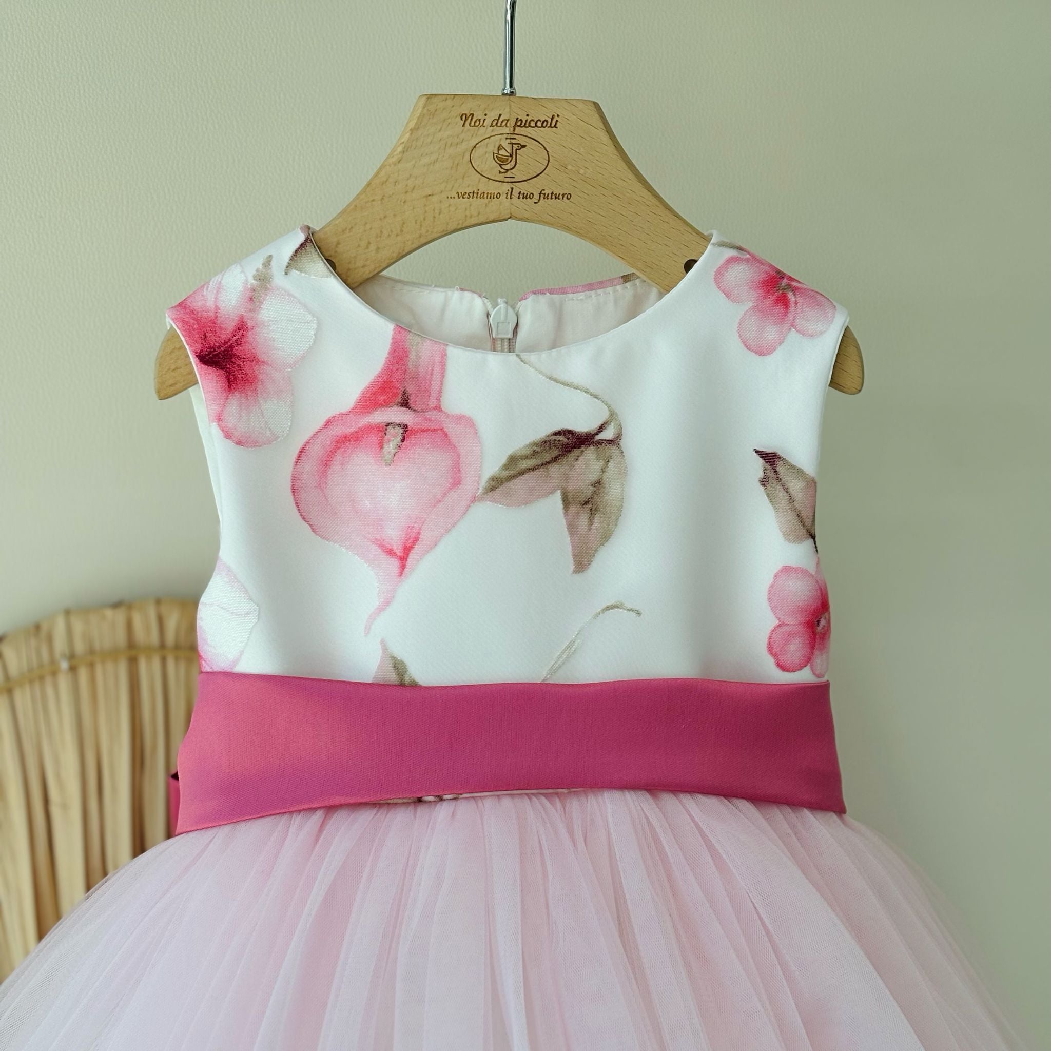 ABITINO CERIMONIALE ROSA E FIORI CON FASCIA FUXIA - Noi da piccoli