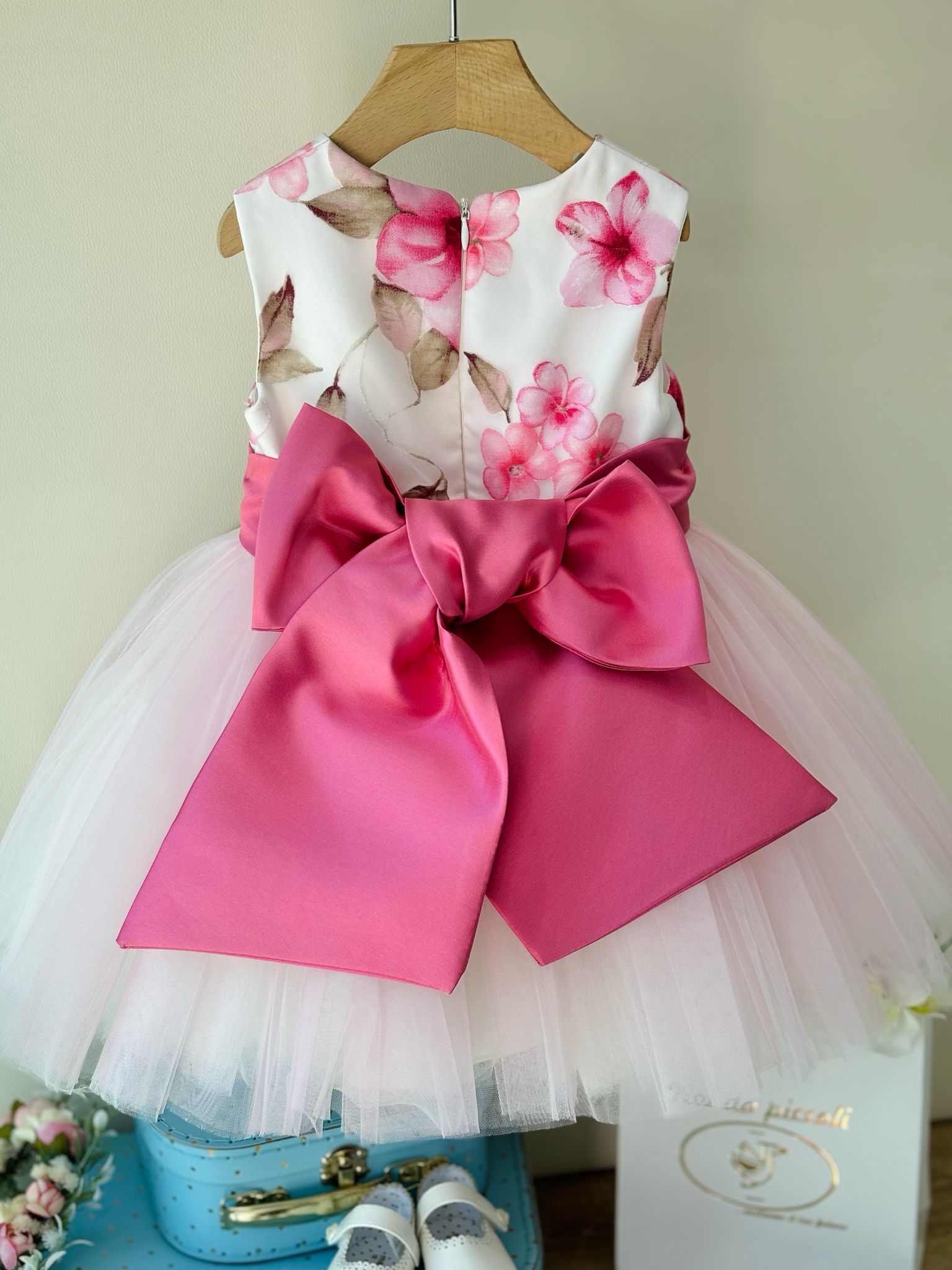 ABITINO CERIMONIALE ROSA E FIORI CON FASCIA FUXIA - Noi da piccoli