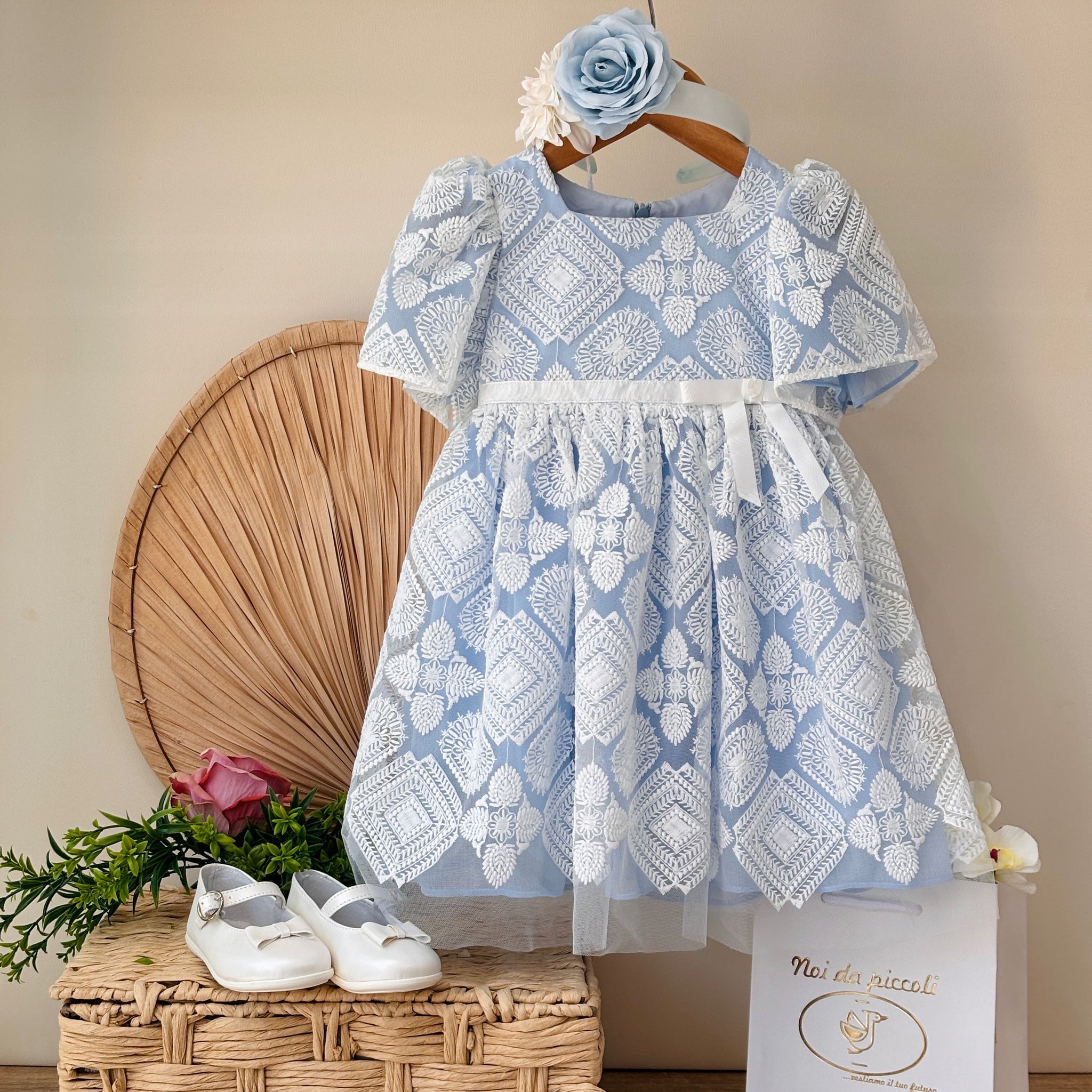 ABITINO CIELO CON DISEGNINI E FIOCCHETTINO BIANCO - Noi da piccoli