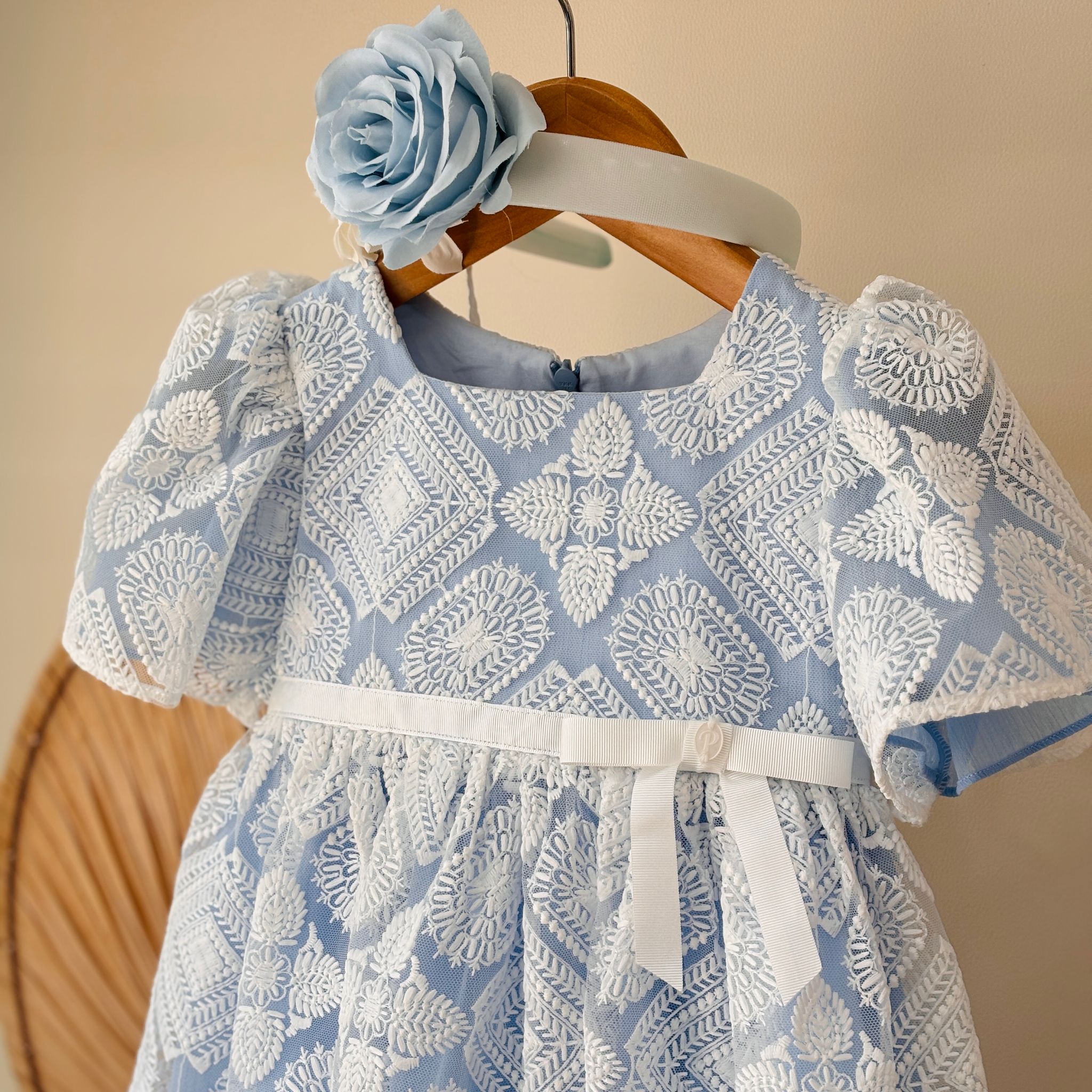 ABITINO CIELO CON DISEGNINI E FIOCCHETTINO BIANCO - Noi da piccoli