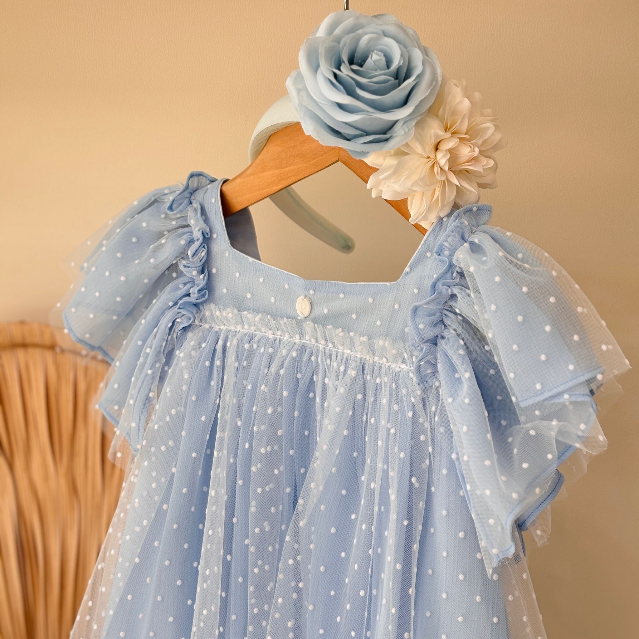ABITINO CIELO CON TULLE E POIS BIANCHI - Noi da piccoli