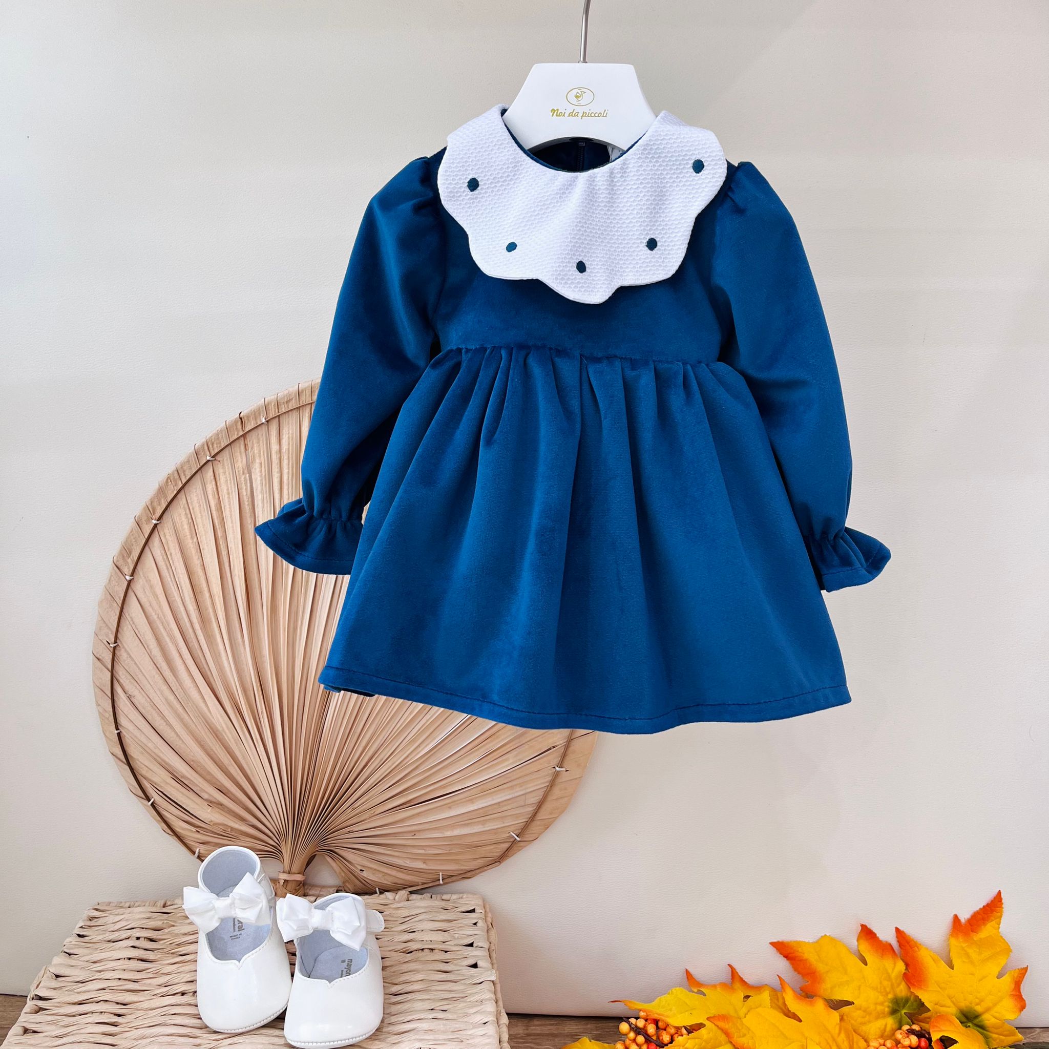 ABITINO IN VELLUTINO CON COLLETTO A POIS BLU - Noi da piccoli