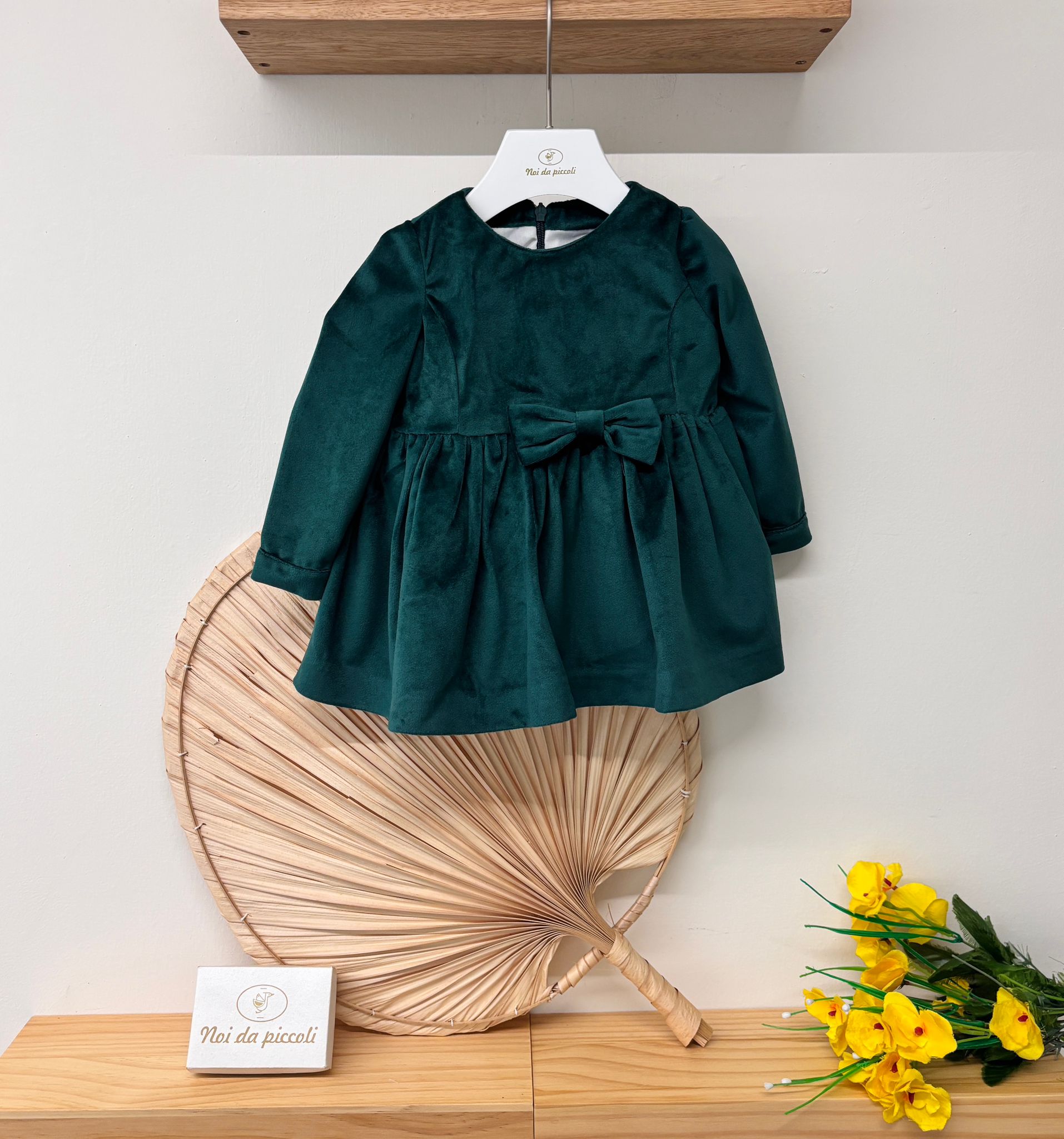 ABITINO IN VELLUTINO CON FIOCCHETTINO VERDE - Noi da piccoli