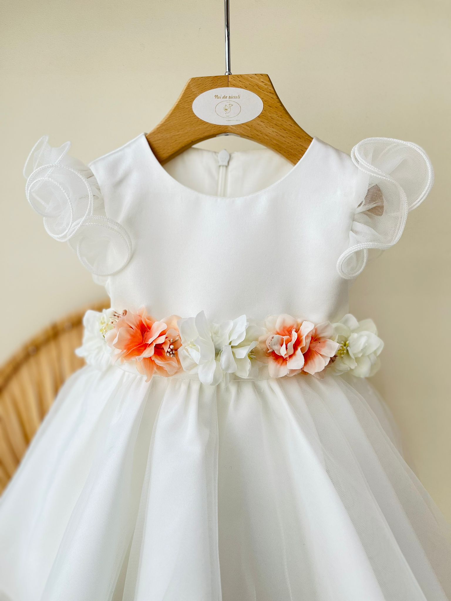 ABITO CERIMONIALE BIANCO CON CINTURINA DI FIORI - Noi da piccoli