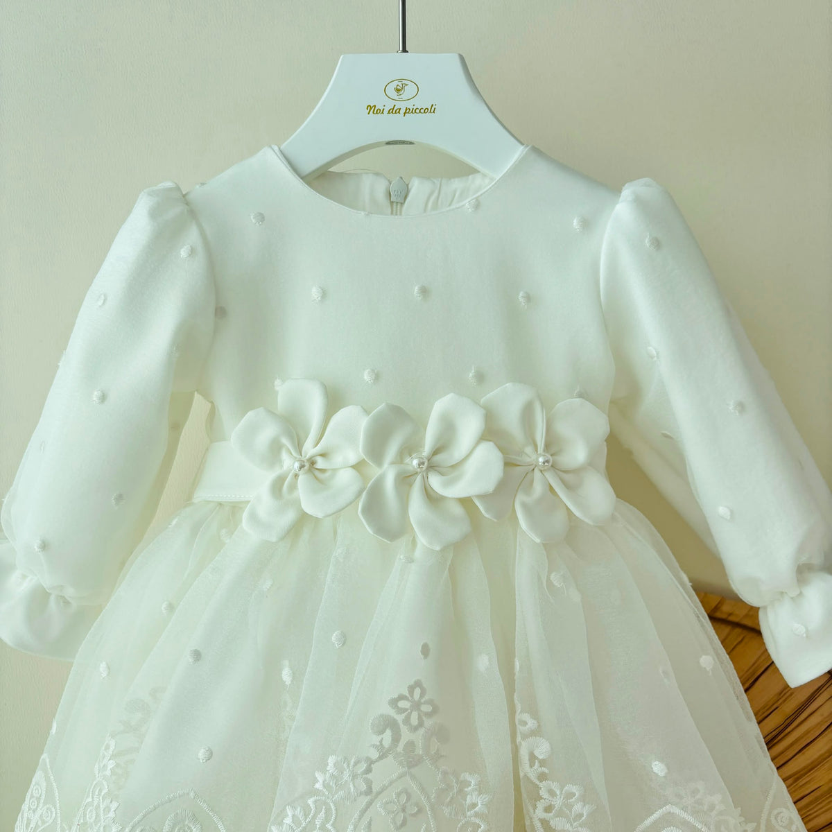 ABITO CERIMONIALE CON FIORI E PERLE BIANCO - Noi da piccoli