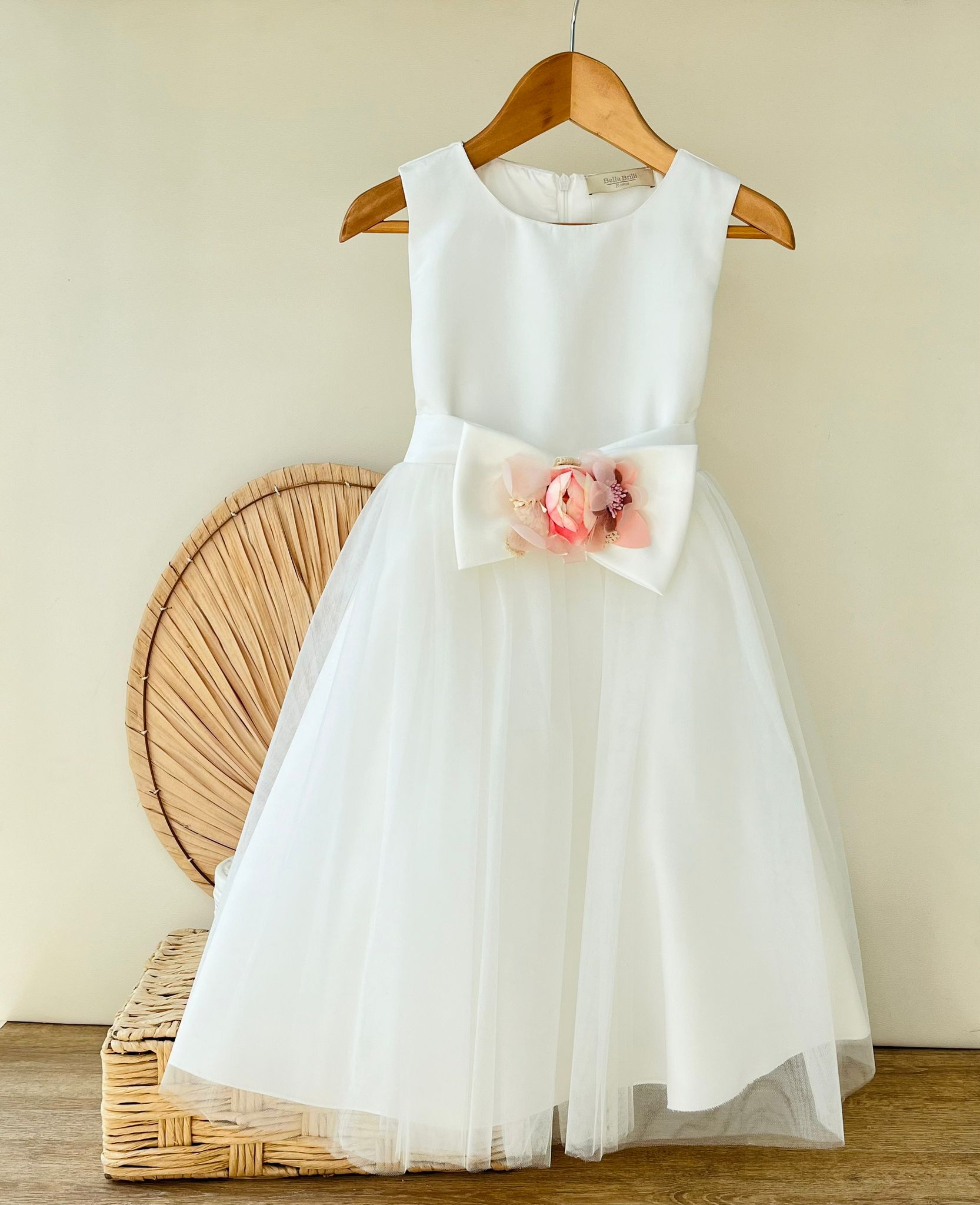 ABITO CERIMONIALE IN TULLE CON FIOCCO CENTRALE E FIORELLINI BIANCO - Noi da piccoli